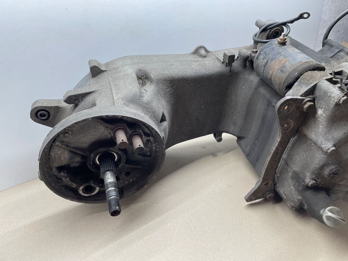 Piaggio X9 250 - Motorblock Kurbelwelle Getriebe Zylinder Anlasser engine (75)