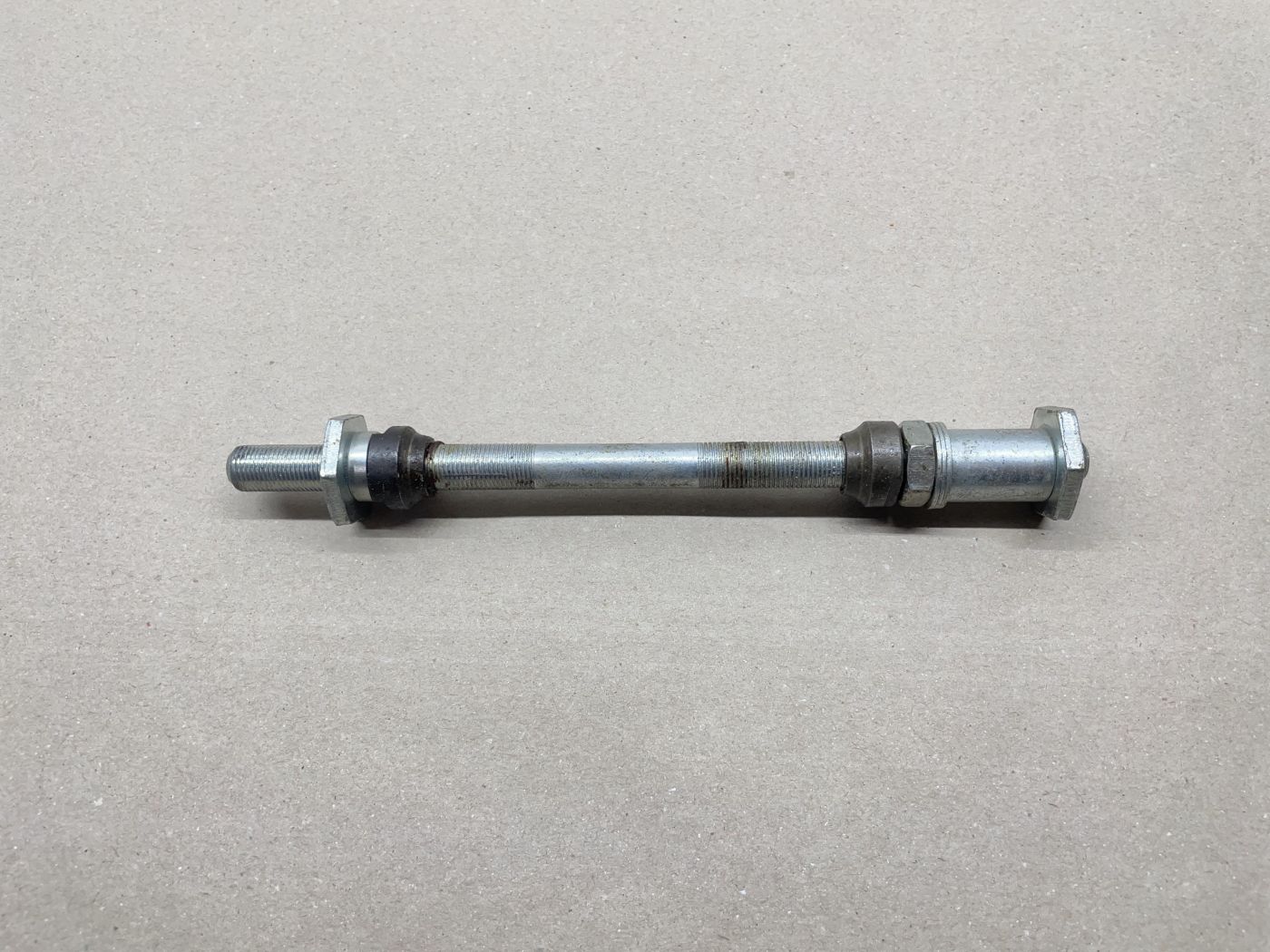 Kynast Mofa ? Hinterradachse 190mm NOS Mutter Konus Europa KML   (39-48R)