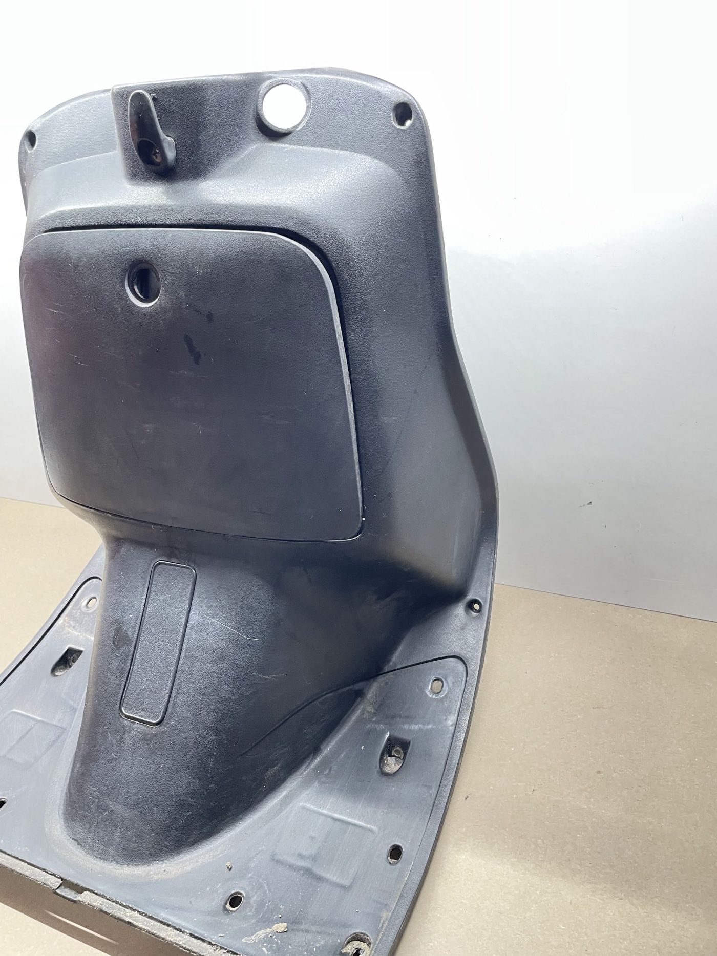 Kymco KB 50  - Beinschild Verkleidung Innenraum Abdeckung fairing (117)