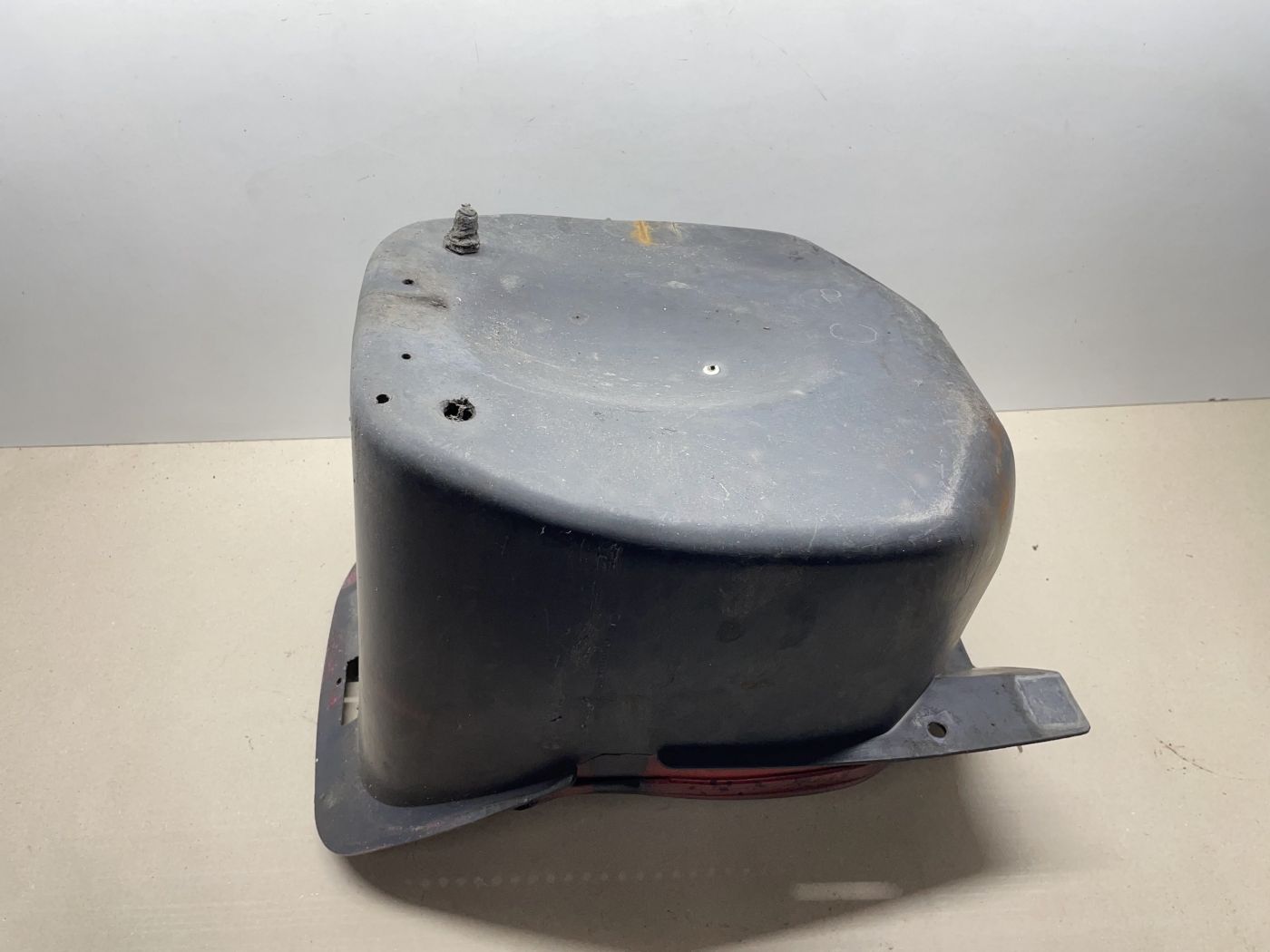 Derbi Vamos 50 - original Helmfach Staufach  (102-16)