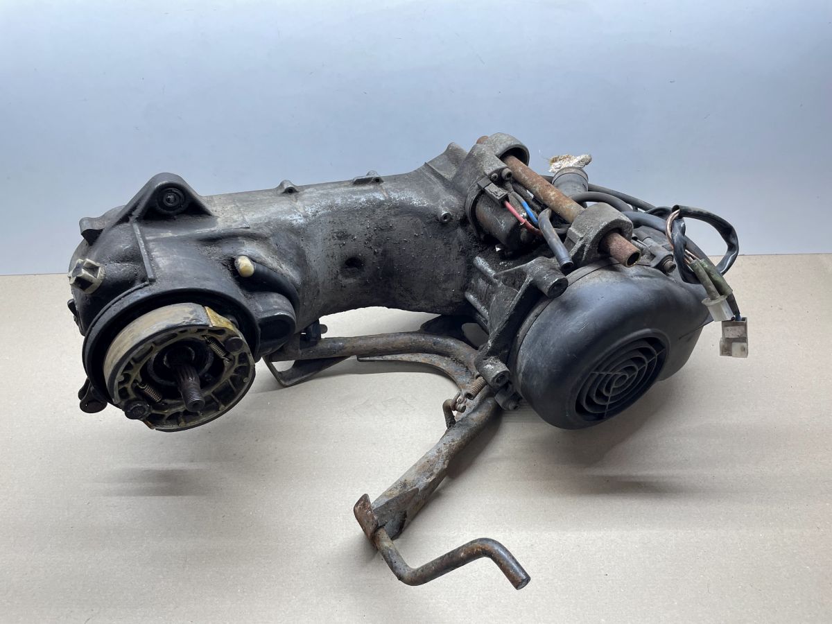 Aprilia Gulliver 50 - Motorblock Kurbelwelle Zylinder Getriebe Ständer (76)