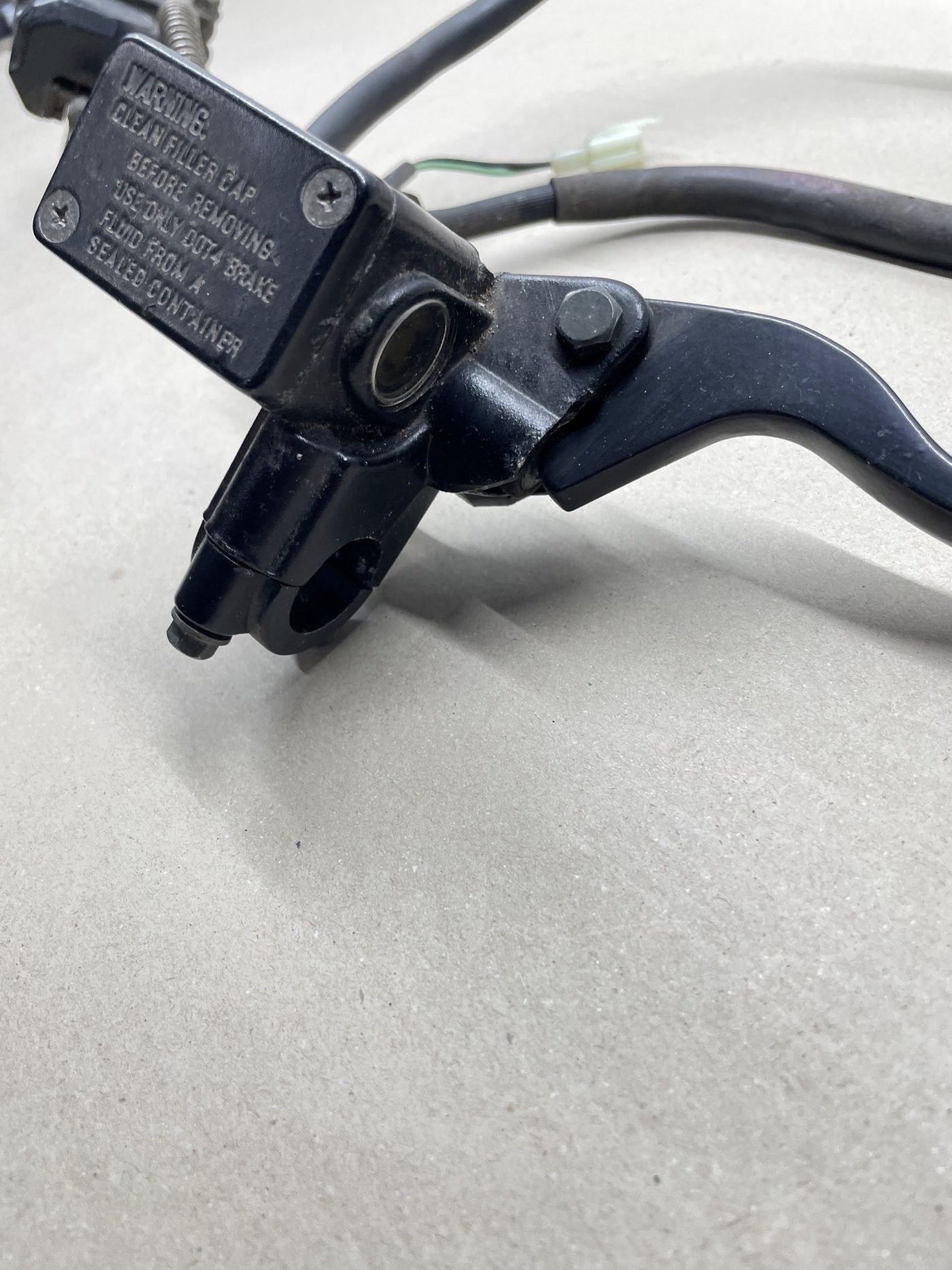 Ering / Baotian BT49QT-7 Bremse vorne Bremshebel Bremspumpe Bremszange  (102-14)