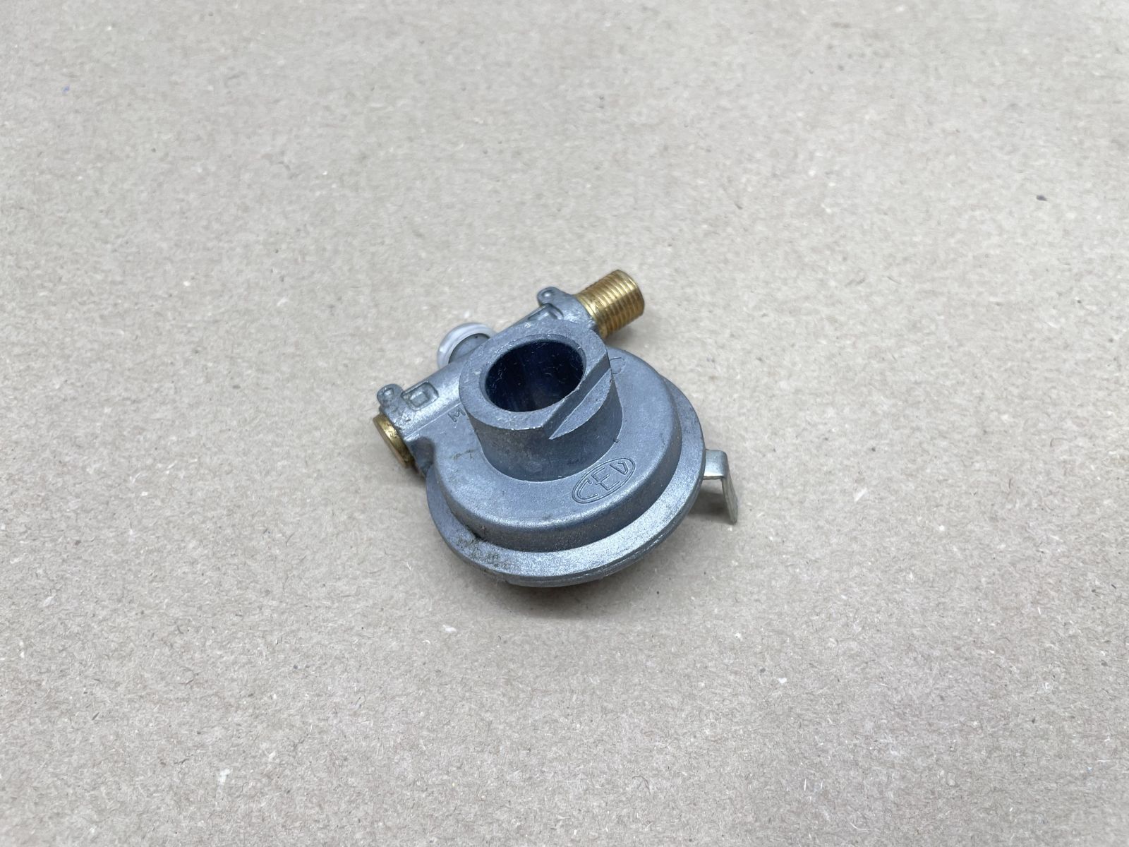 Piaggio TPH 50 - ORIGINAL CEV Tachoschnecke Tachoantrieb speedometer drive (118-27)