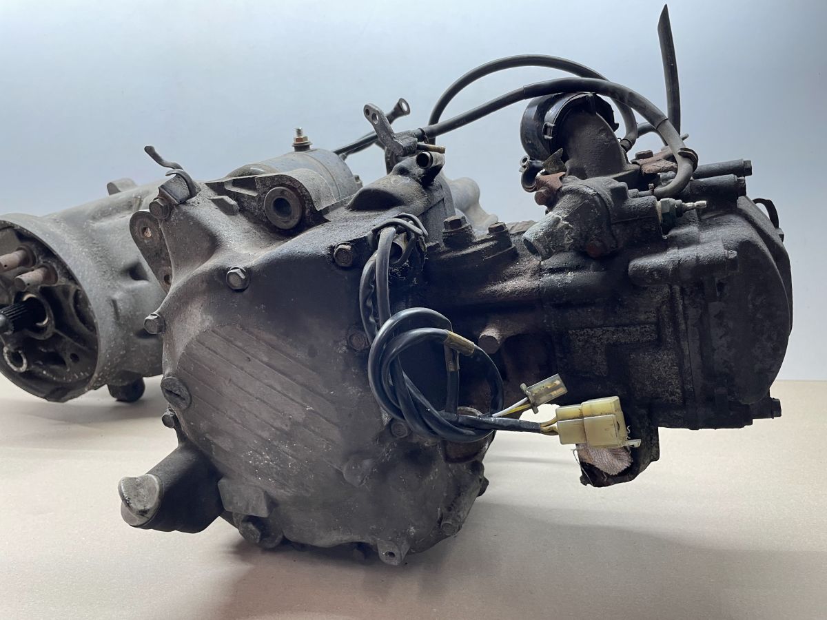 Piaggio X9 250 - Motorblock Kurbelwelle Getriebe Zylinder Anlasser engine (75)