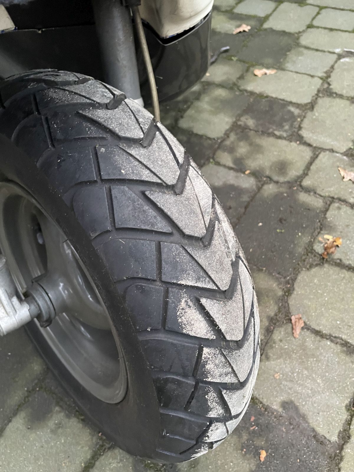 Piaggio TPH 50 - Vorderrad Reifen Felge vorne wheel (84-29)
