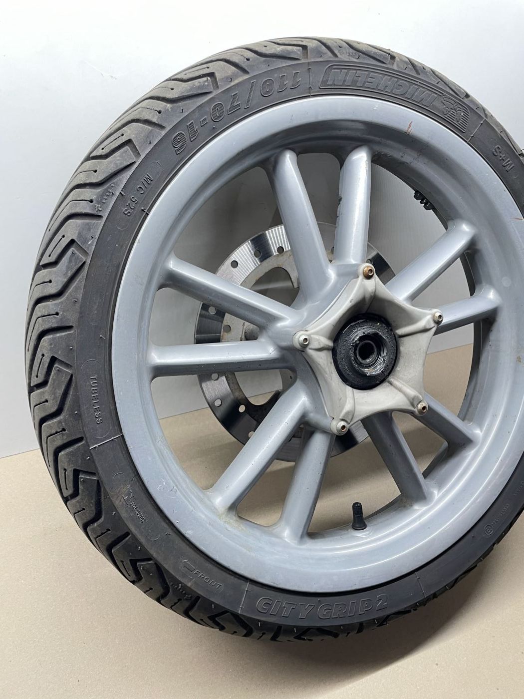 Piaggio Beverly 125 - Vorderrad Reifen Felge vorne front wheel (110)