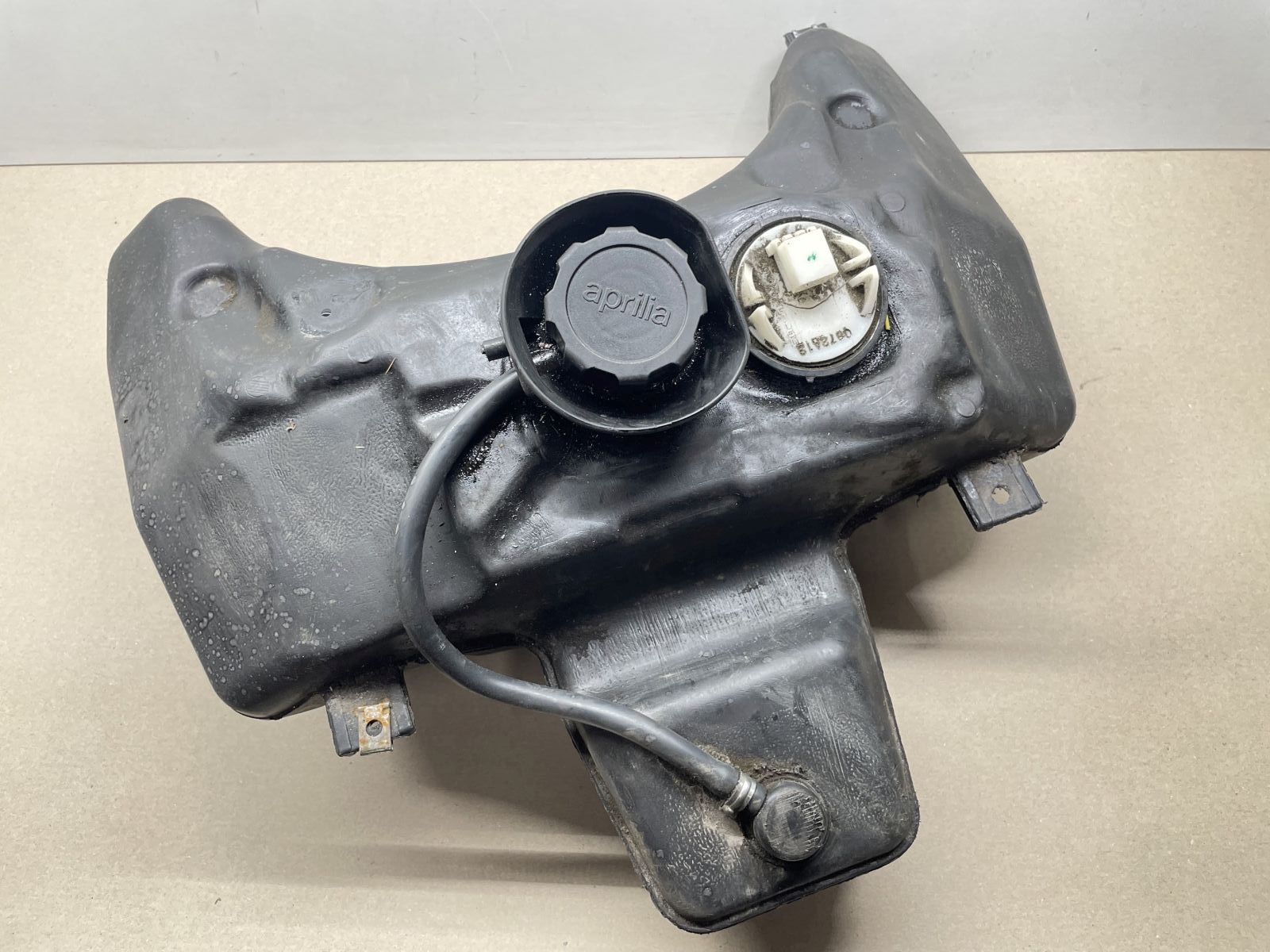 Aprilia SR50 R  - Benzintank Kraftstofftank Tankgeber petrol tank (93)