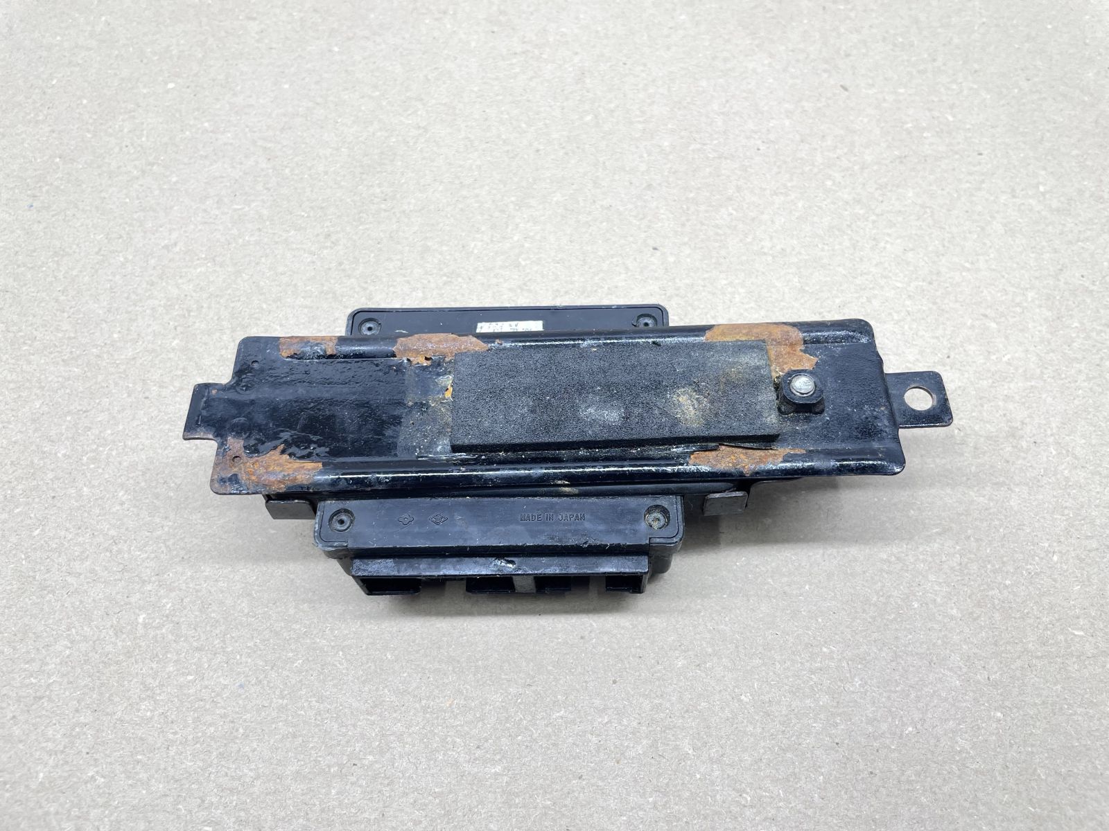 Kawasaki ZZR 600 ZX600D  - Sicherungskasten 26021-1071 Junction Box  (118-25)