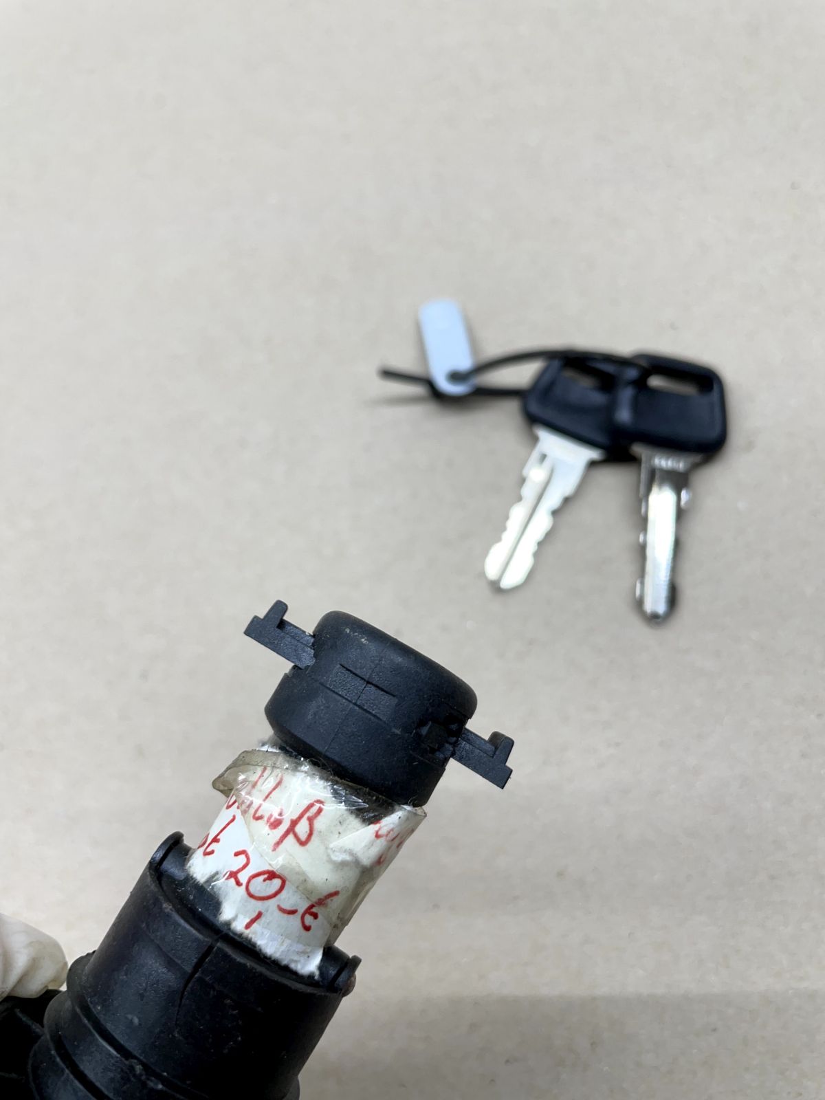 Peugeot Fox Mofa - ORIGINAL Tankdeckel mit Schloss abschließbar (39-18)