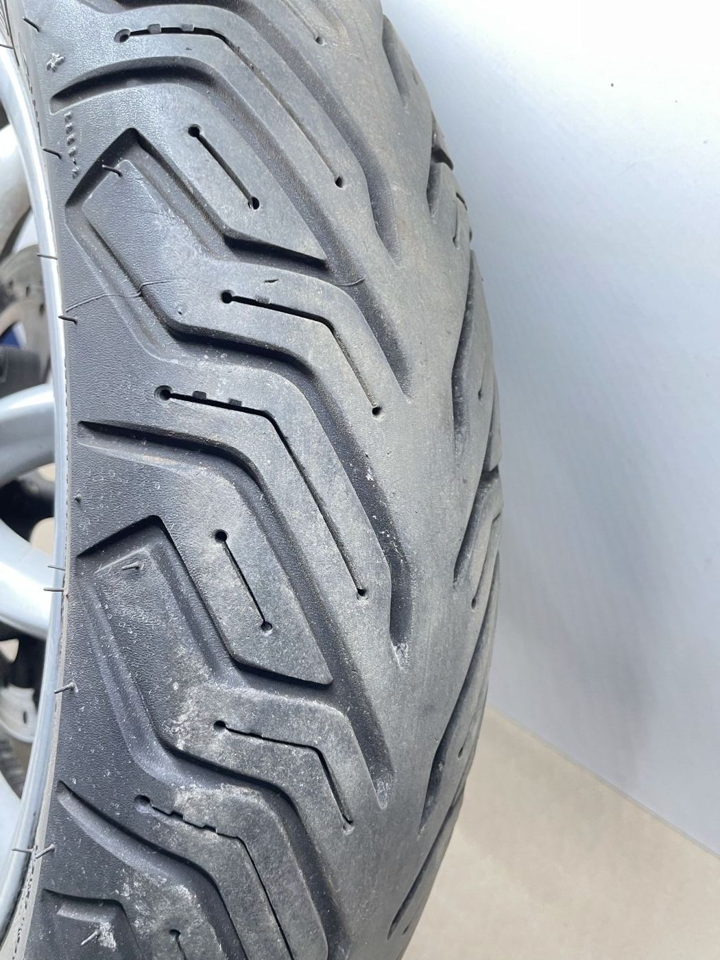 Piaggio Beverly 125 - Hinterrad Reifen Felge hinten rear wheel (110)