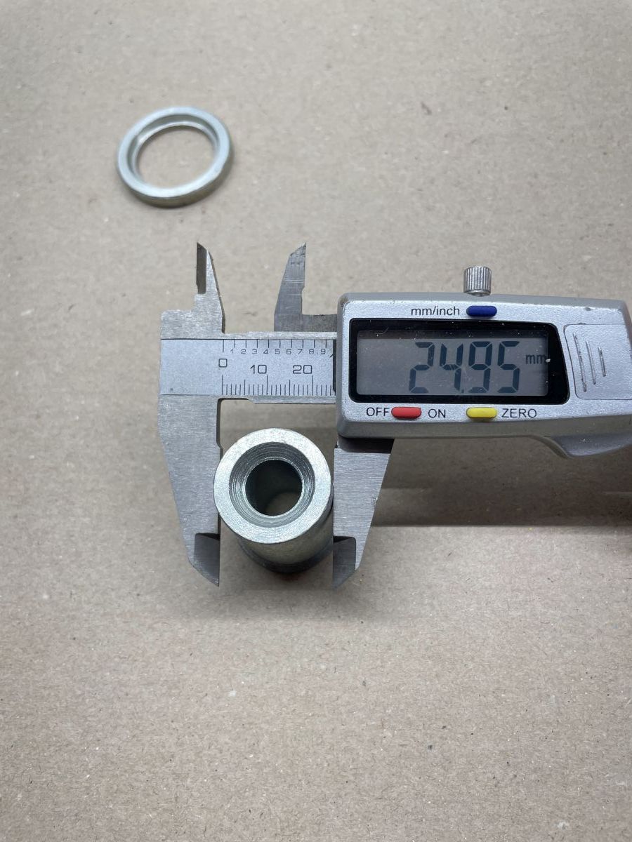 KTM Bora 25 50 - ORIGINAL Distanzsrolle Hinterrad NOS Haltescheibe (39-37)