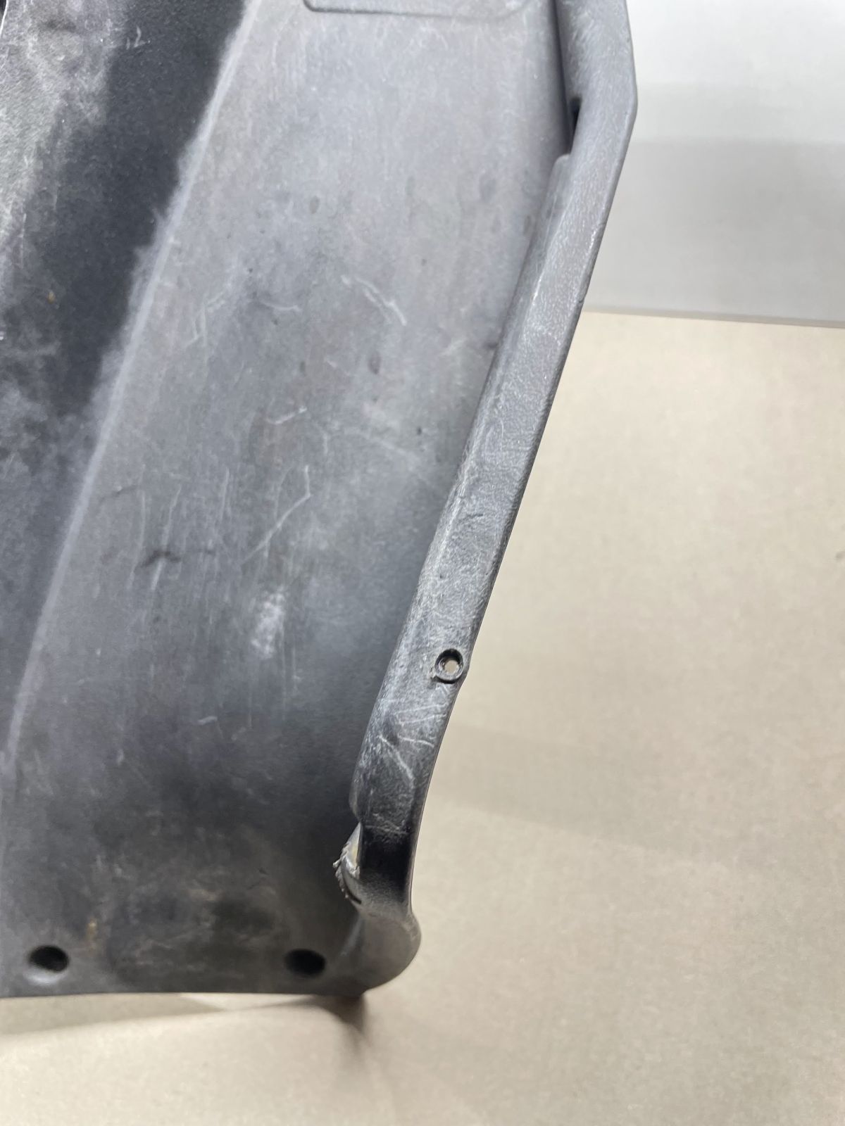 Aprilia SR50 R - Beinschild Innenraum Verkleidung Abdeckung (93)