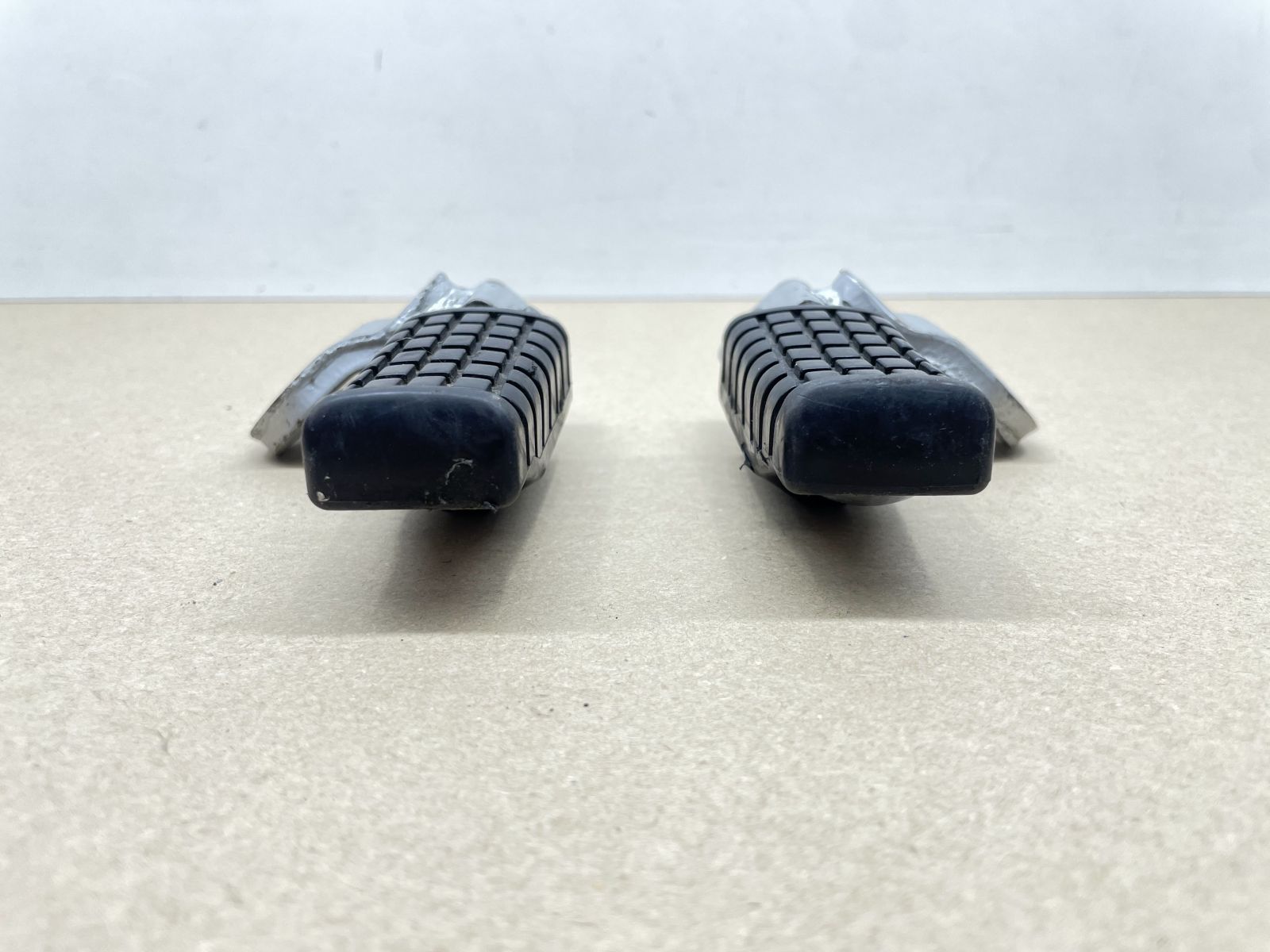 Kawasaki GPZ 500 S EX500D - Fußraste links rechts footrest left right (118-24)