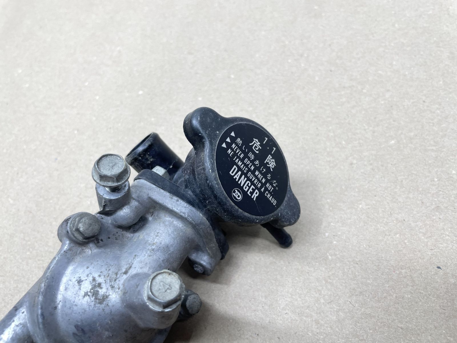 Kawasaki GPZ 500 S EX500A - ORIGINAL Thermostatgehäuse + Kühlerthermostat (118-25)