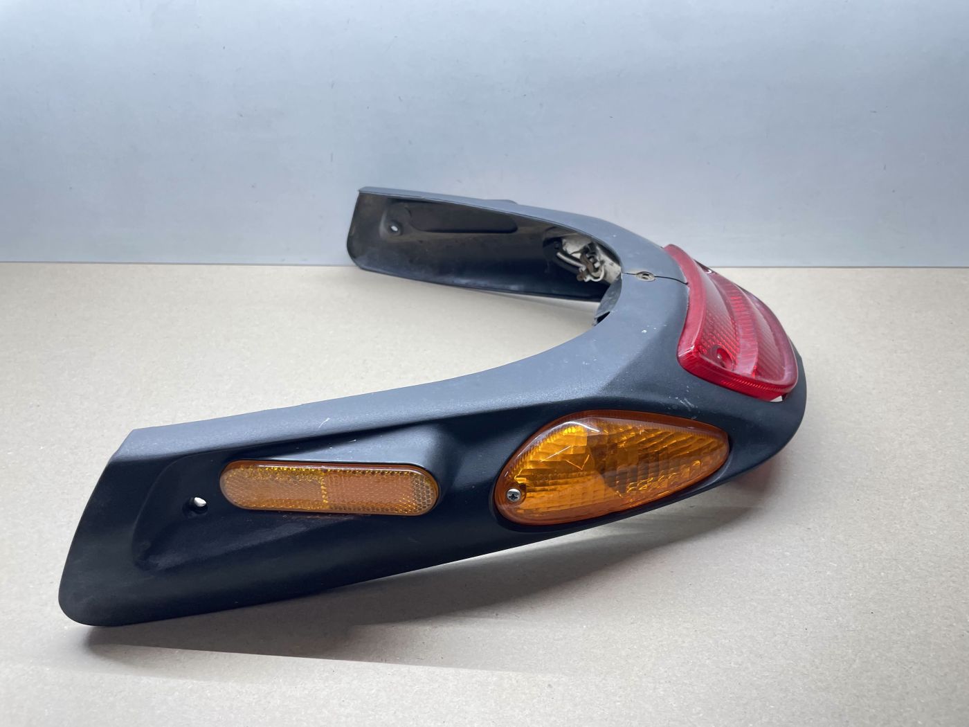 Piaggio NRG MC3  - Rücklicht Blinker Verkleidung hinten Heck Abdeckung  (111)