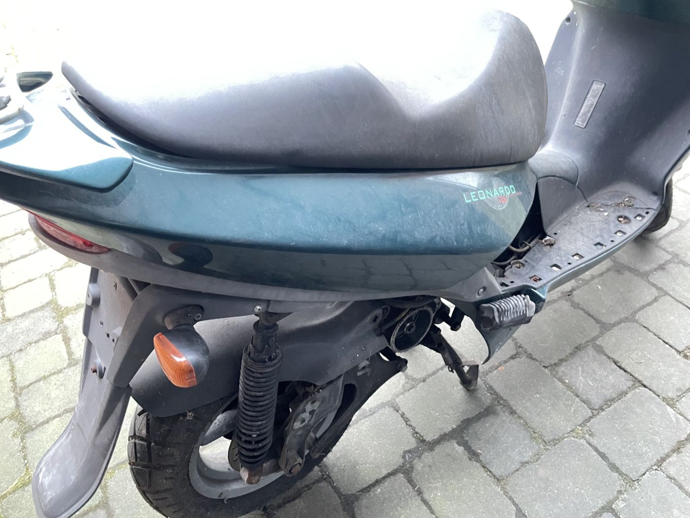 Aprilia Leonardo 125 - Heck Verkleidung Abdeckung Backe fairing (109-1)