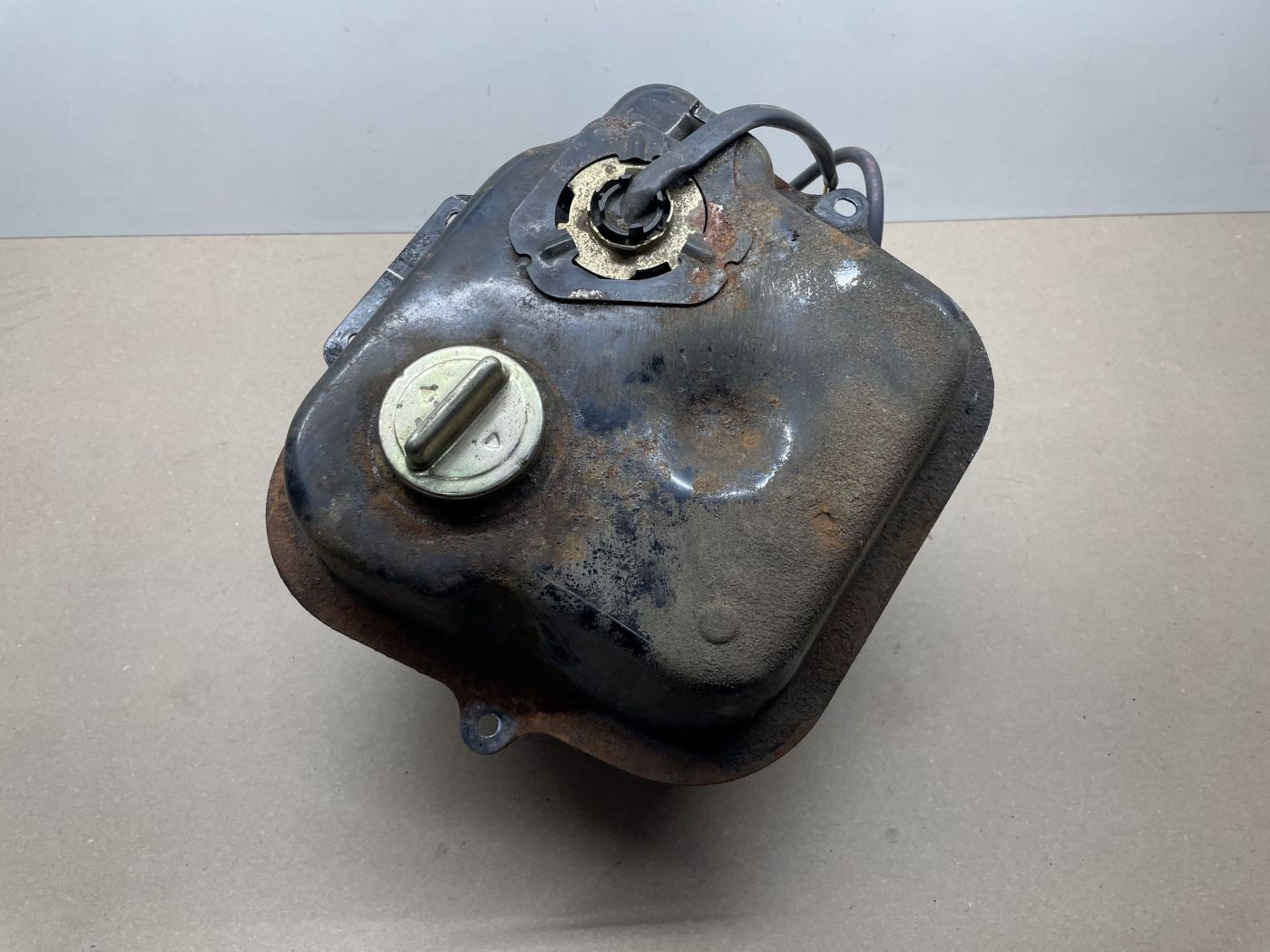 Kymco Cobra Cross - Benzintank Kraftstofftank petrol tank Tankdeckel (114)