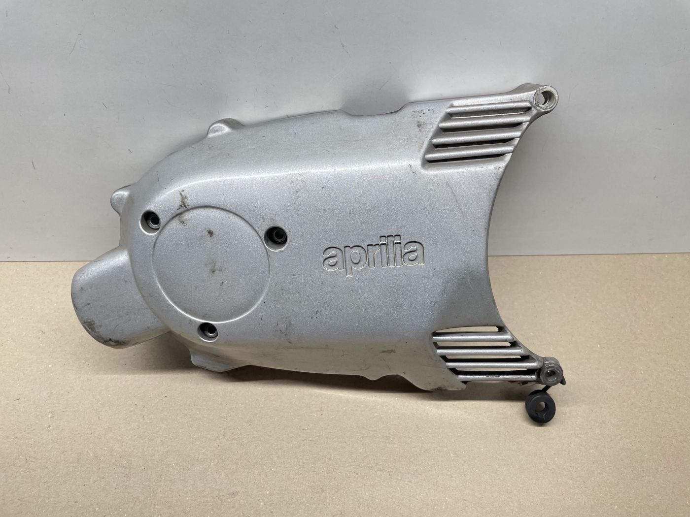 Aprilia Leonardo 125 - Abdeckung Variomatikdeckel Motordeckel Verkleidung (109-1)