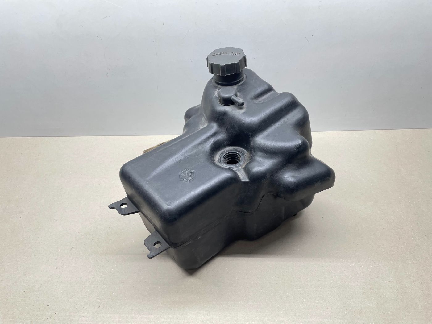Piaggio Free - original Benzintank NOS NEU Kraftstofftank Tankdeckel (105)