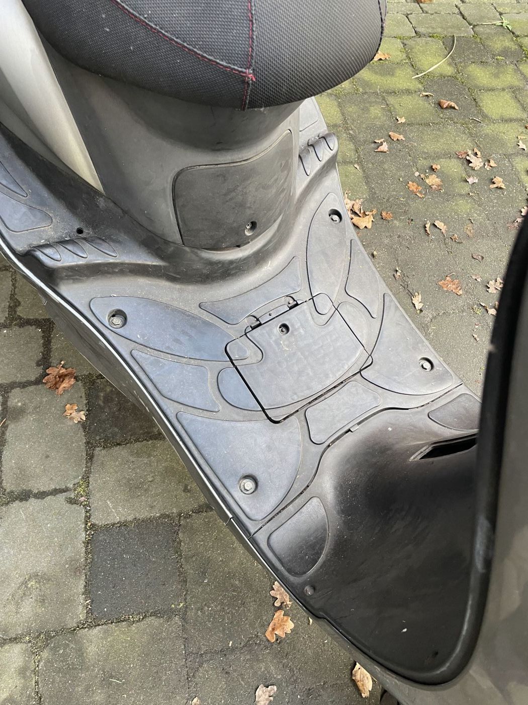 Kymco Vitality 2T -  Verkleidung Sitzbank Innenraum Abdeckung fairing (108)