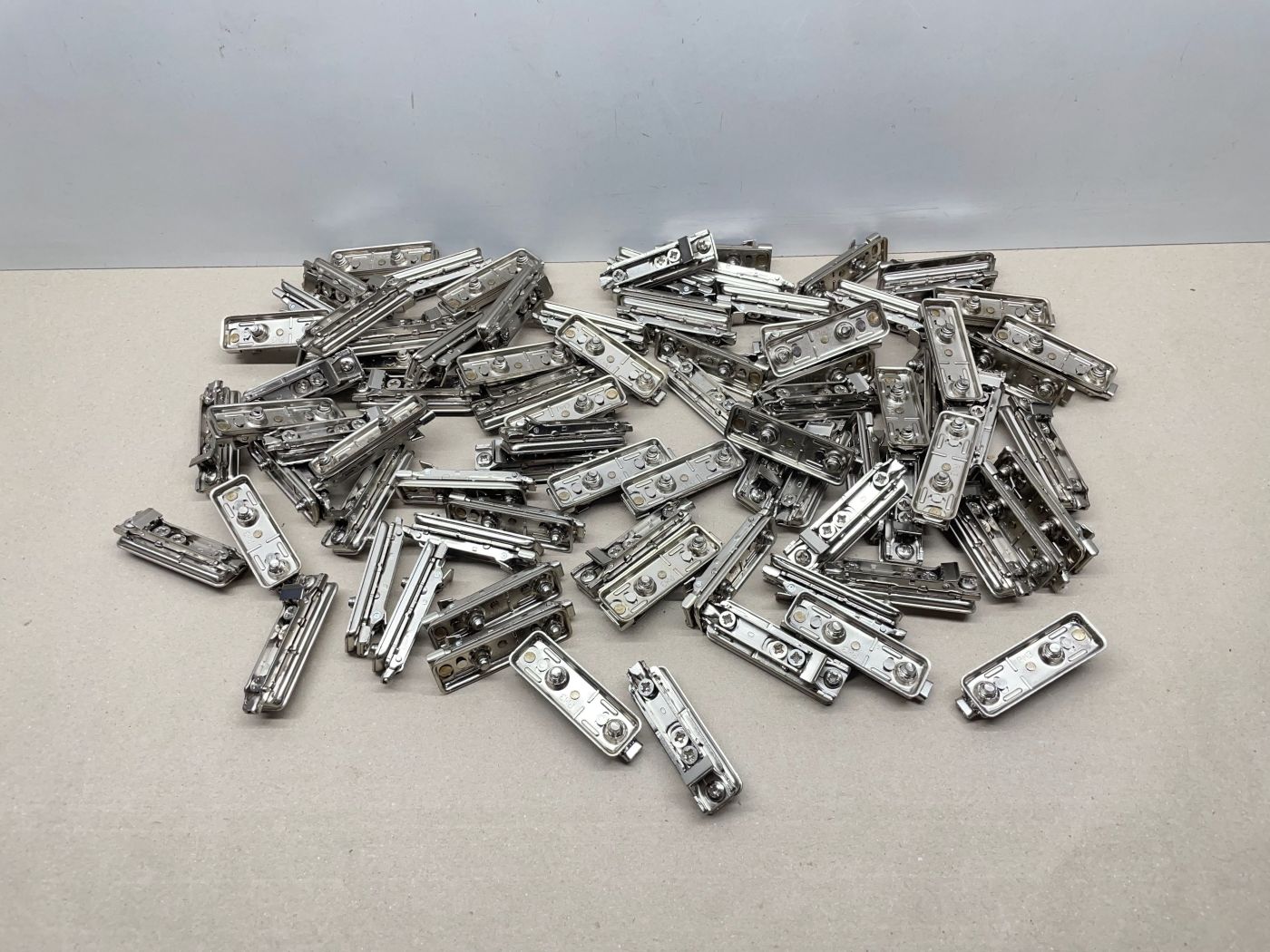 83x Salice Montageplatte BAPGM 39/16  Linear H3 Grundplatte Exzenterverstellung