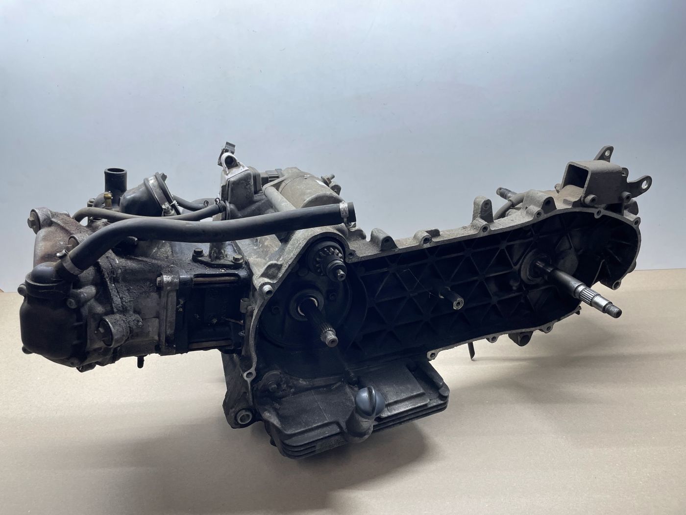 Piaggio Beverly 125 - Motorblock Kurbelwelle Getriebe Zylinder Anlasser engine (110)