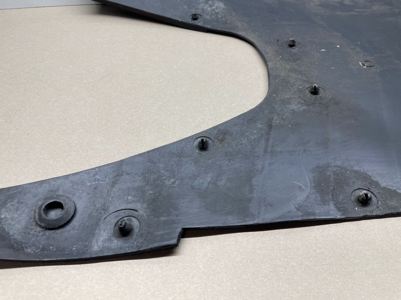Kymco KB 50  - Gummimatte Fußablage Trittbrett Verkleidung Abdeckung (117)