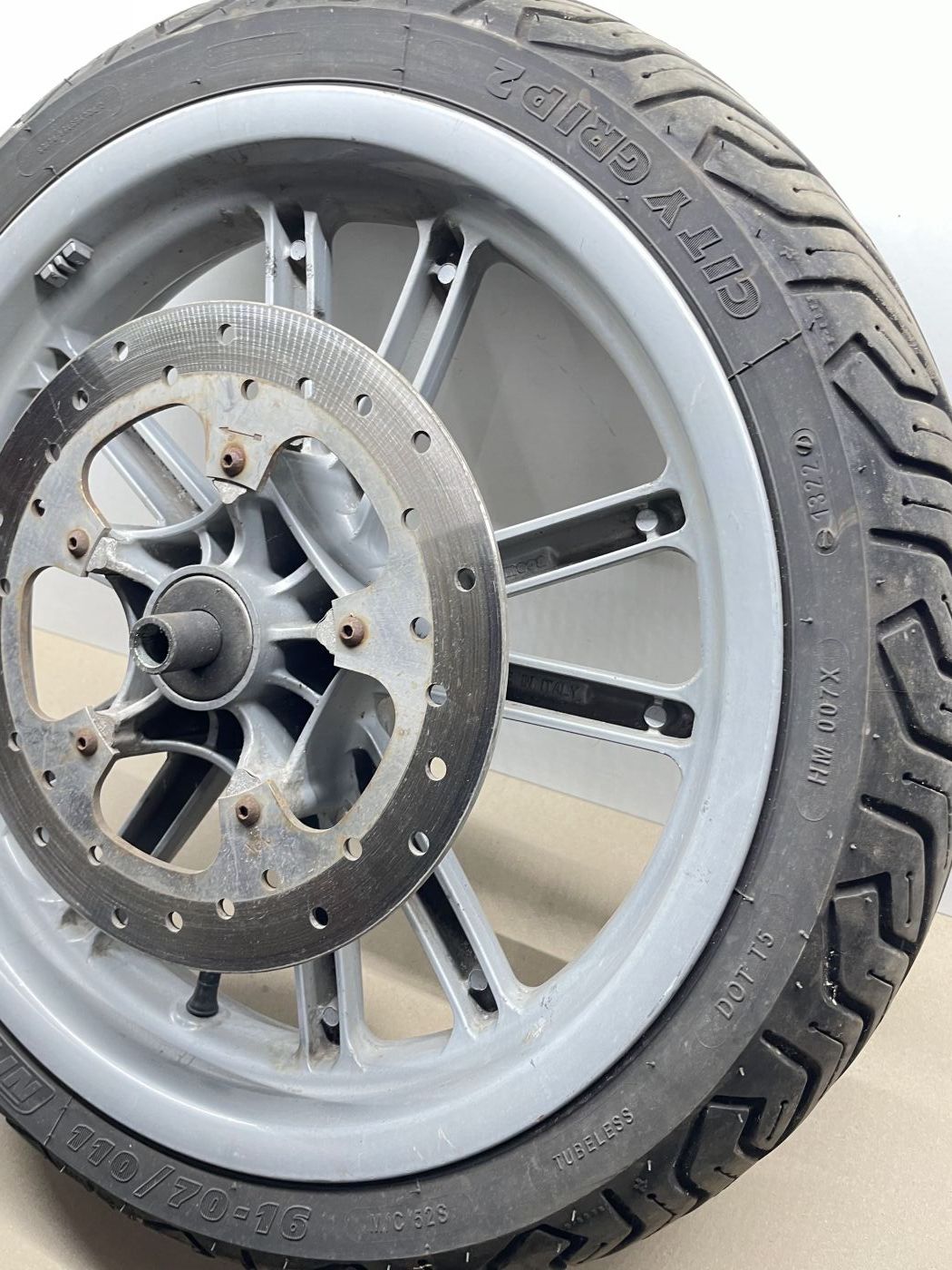 Piaggio Beverly 125 - Vorderrad Reifen Felge vorne front wheel (110)