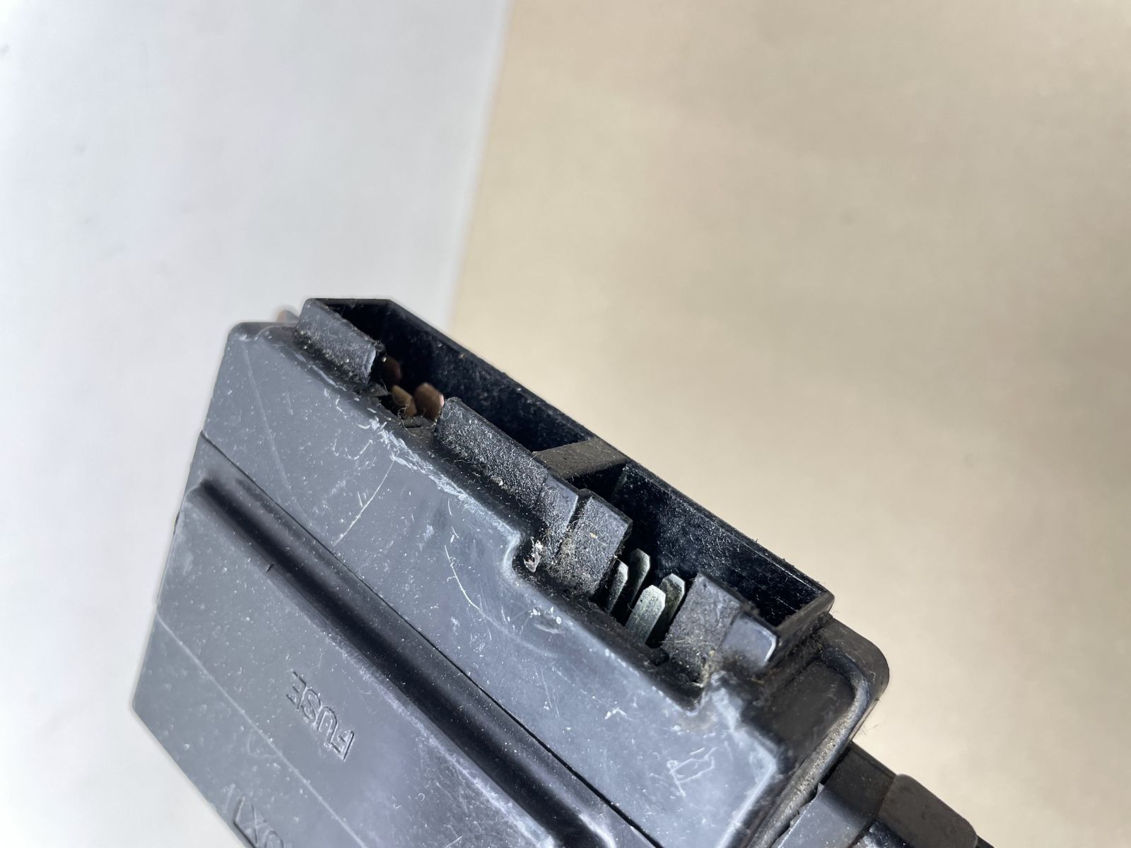 Kawasaki ZZR 600 ZX600D  - Sicherungskasten 26021-1071 Junction Box  (118-25)