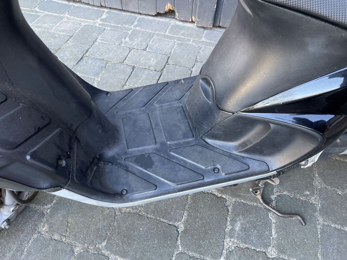 Piaggio NRG MC3 Purejet 50  - Trittbrett Fußablage Abdeckung Verkleidung ((91)