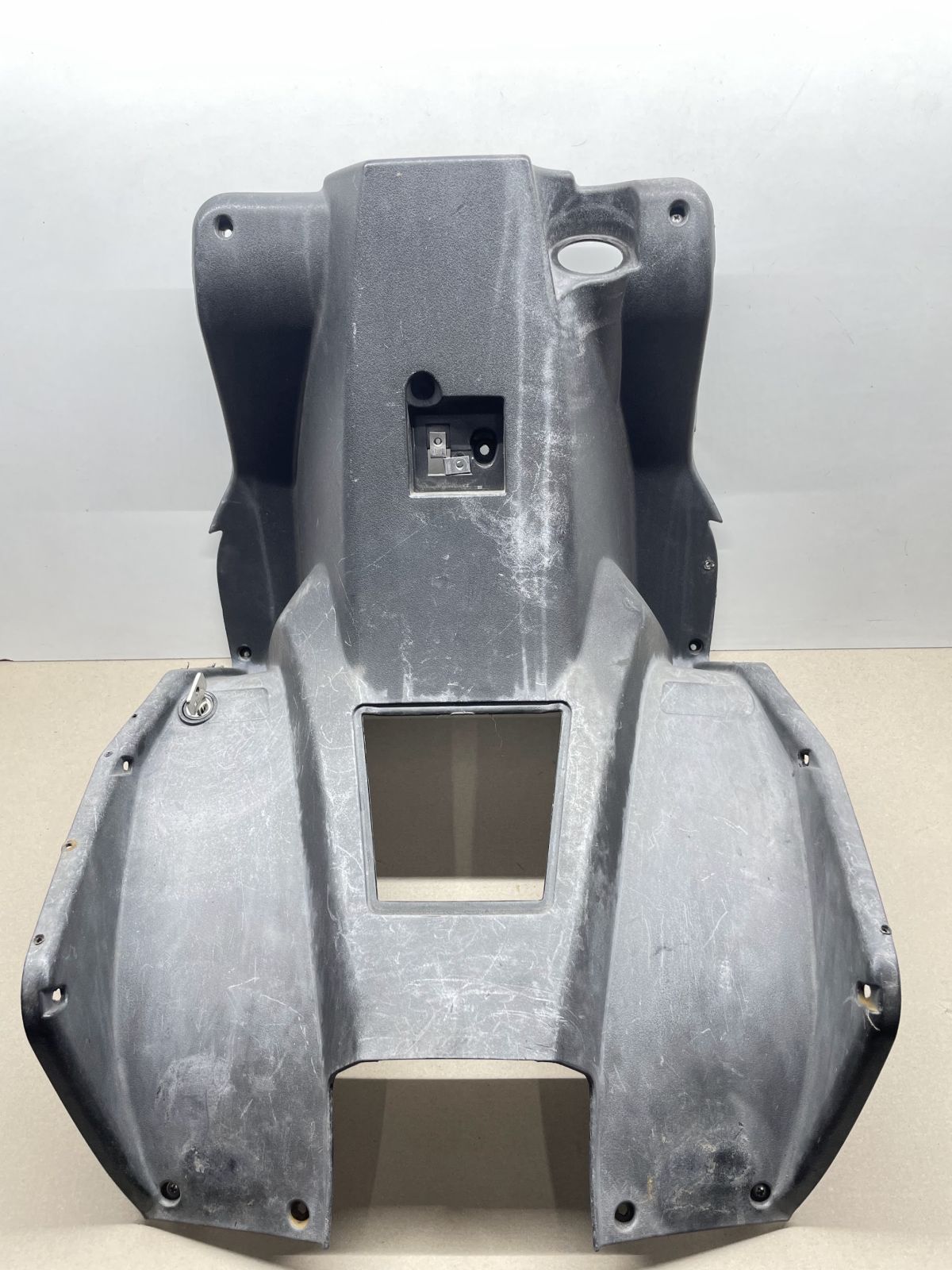 Aprilia SR50 R - Beinschild Innenraum Verkleidung Abdeckung (93)