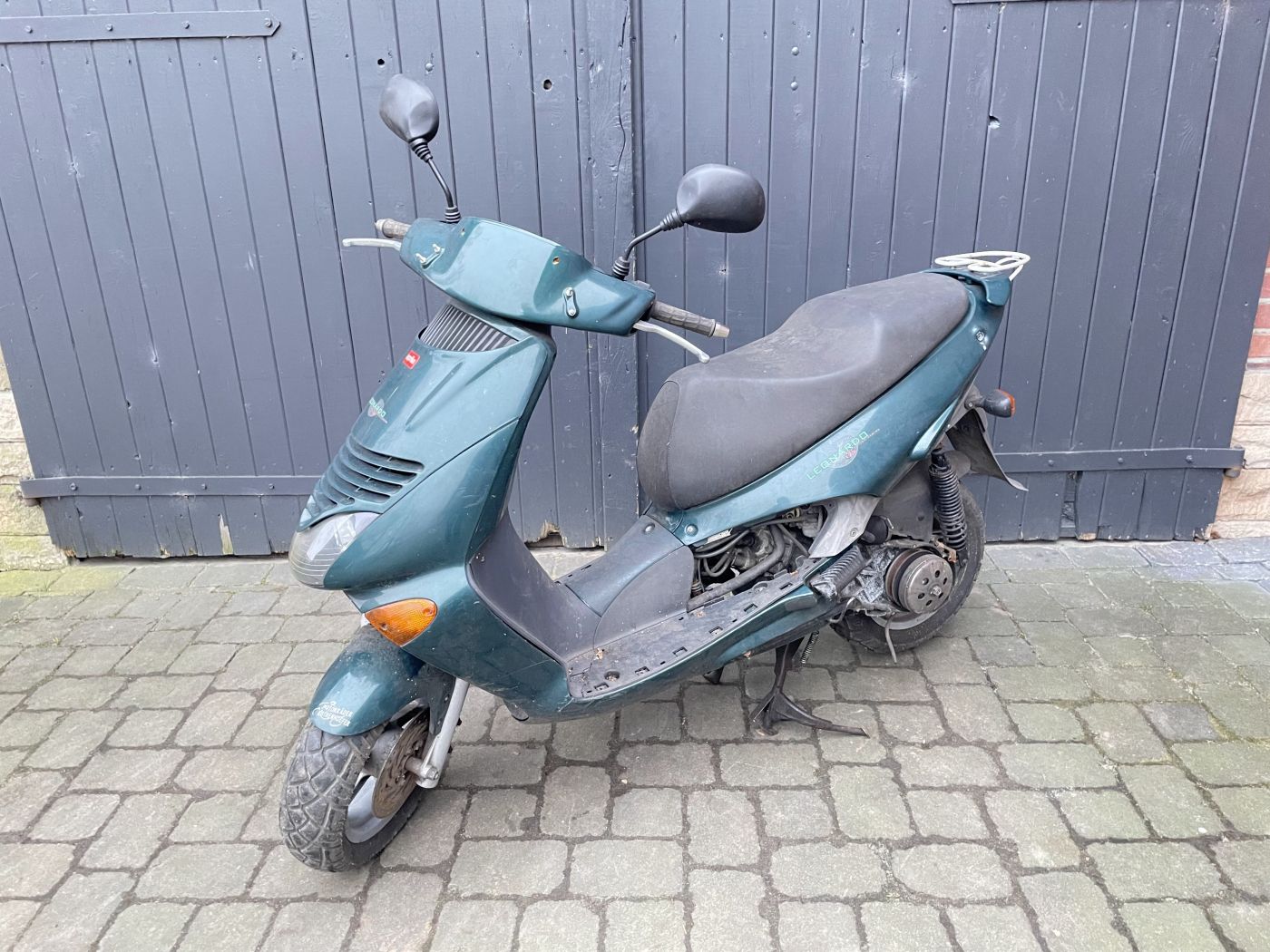 Aprilia Leonardo 125 - Inspektionsklappe rechts Abdeckung Verkleidung  (109-1)