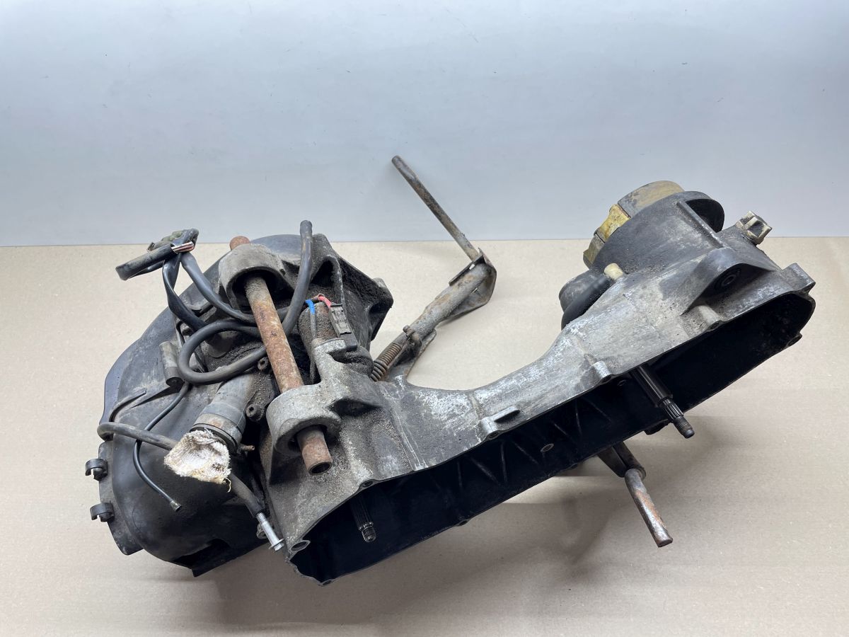 Aprilia Gulliver 50 - Motorblock Kurbelwelle Zylinder Getriebe Ständer (76)