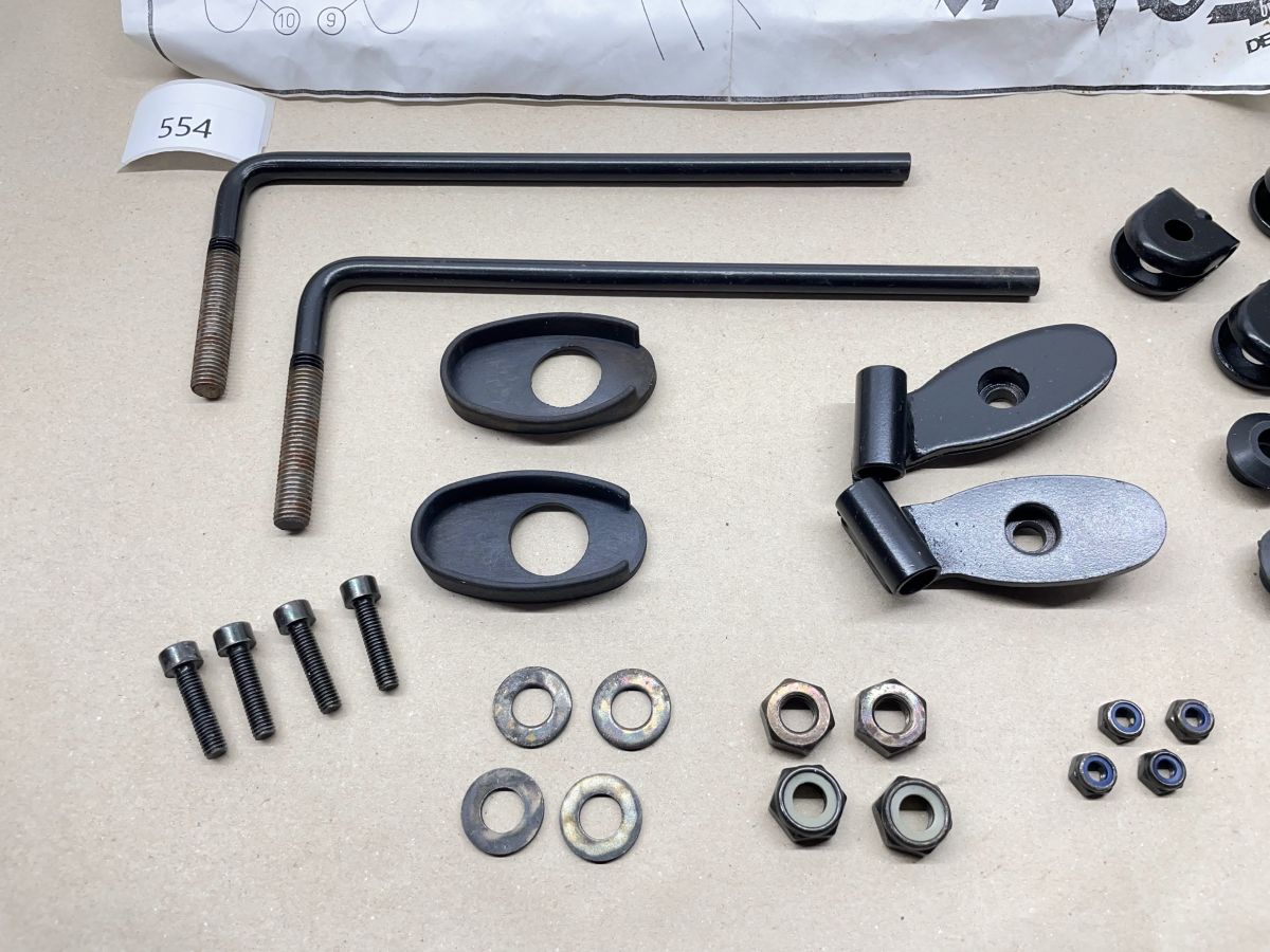 Derbi Vamos - Halterung Windschild NEU Windschutzscheibe Halter  (102-2)