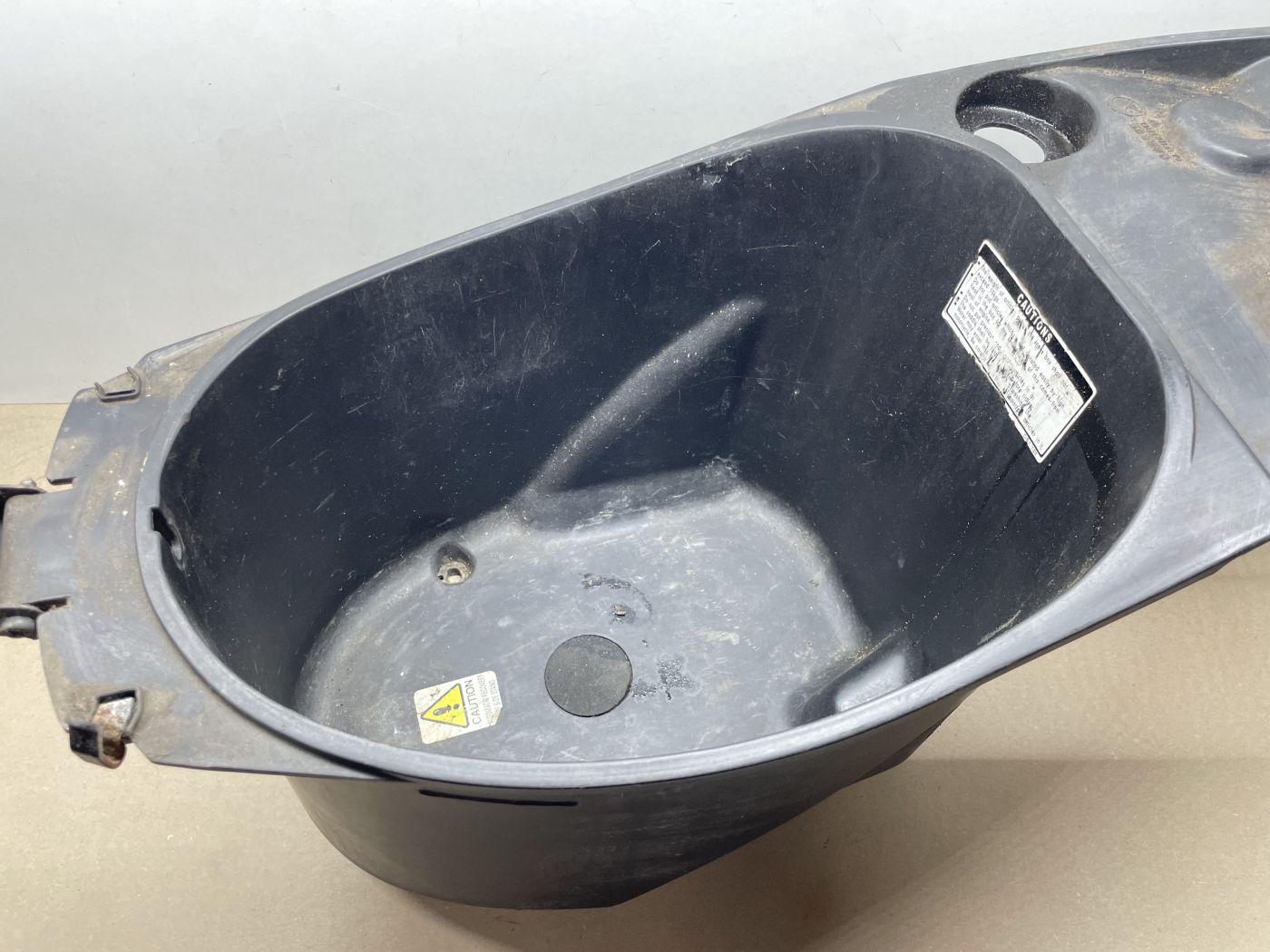 Kymco Cobra Cross - original Helmfach Staufach  (114)