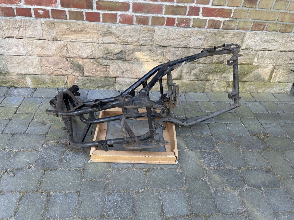 Piaggio X9 250 - Fahrzeugrahmen mit Papiere Gestell Rahmen (75)