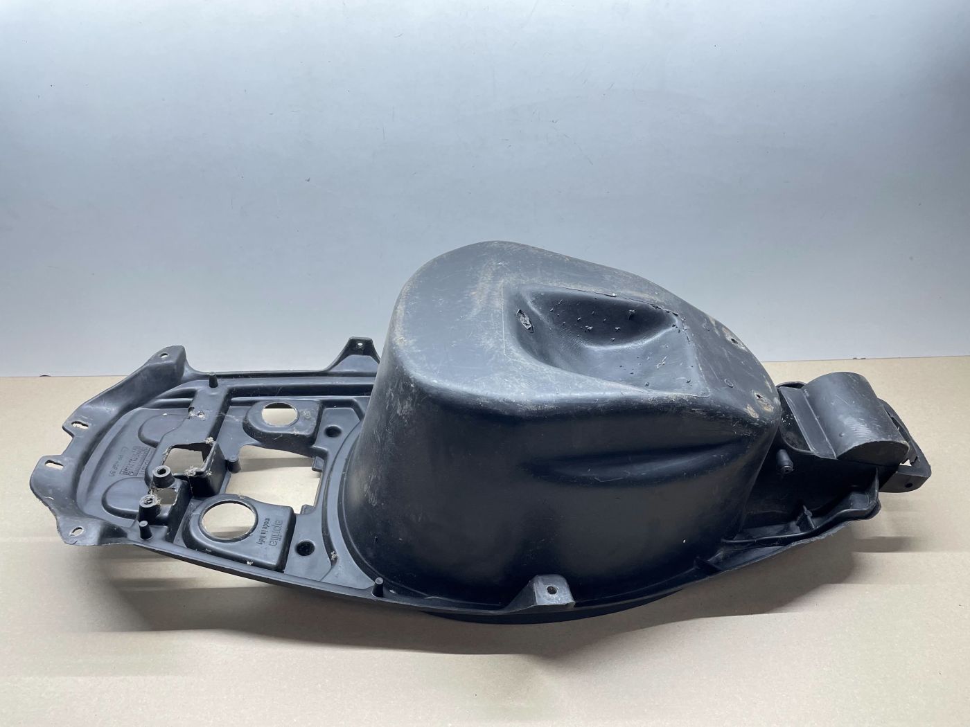 Aprilia SR50 Ditech - original Helmfach Staufach fairing  (109-V)
