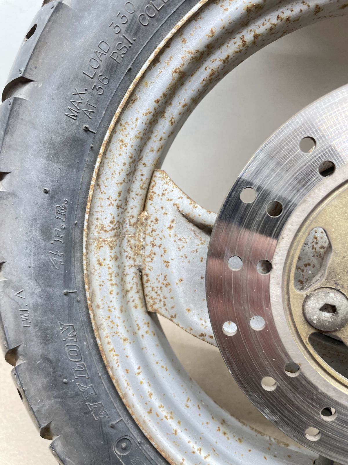 Itteco Shark TR50 - Vorderrad Reifen Felge vorne front wheel  (72-1)