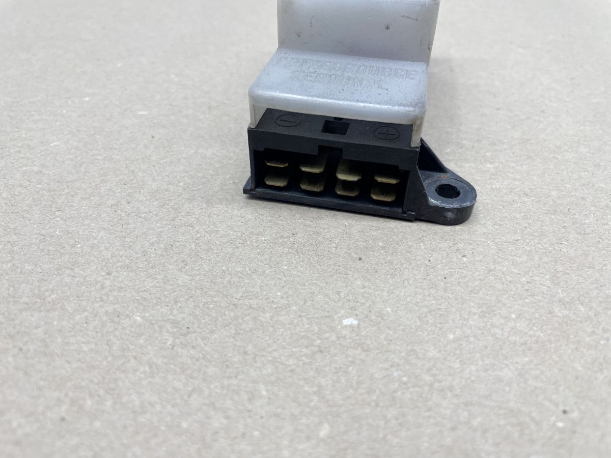 Suzuki GSX 600 F - Sicherungskasten SIcherungsbox fusebox  (118-18)