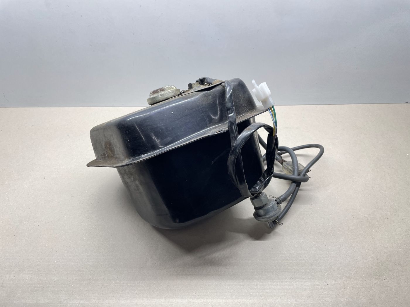 Ering / Baotian BT49QT-7  original Benzintank Kraftstofftank petrol tank (102-14)
