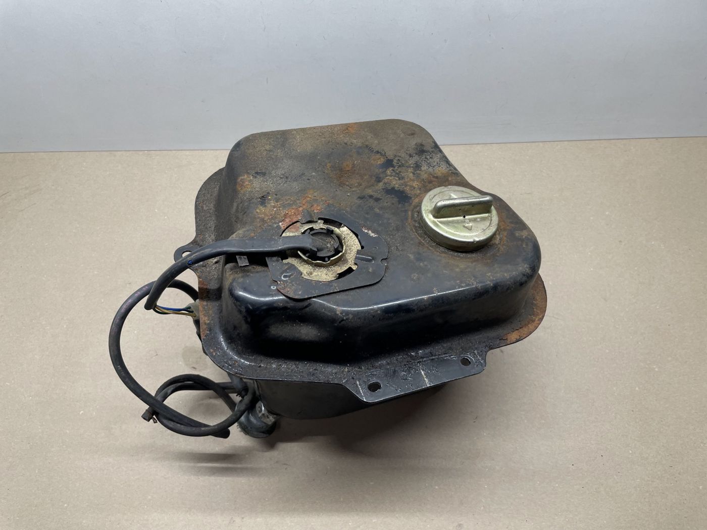 Kymco Cobra Cross - Benzintank Kraftstofftank petrol tank Tankdeckel (114)