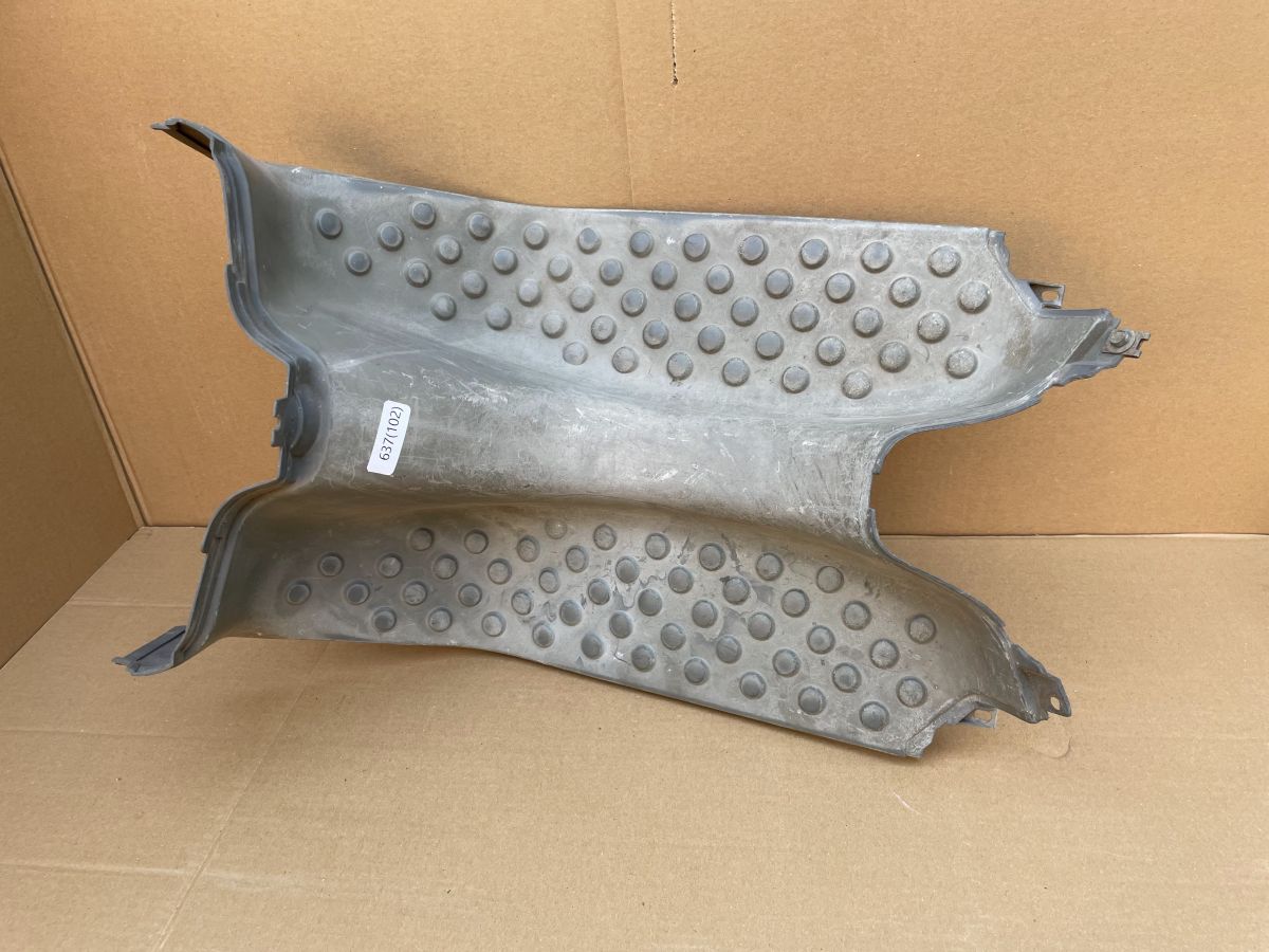 Derbi Vamos - Trittbrett Fußablage Verkleidung Abdeckung fairing (102-V-RO)