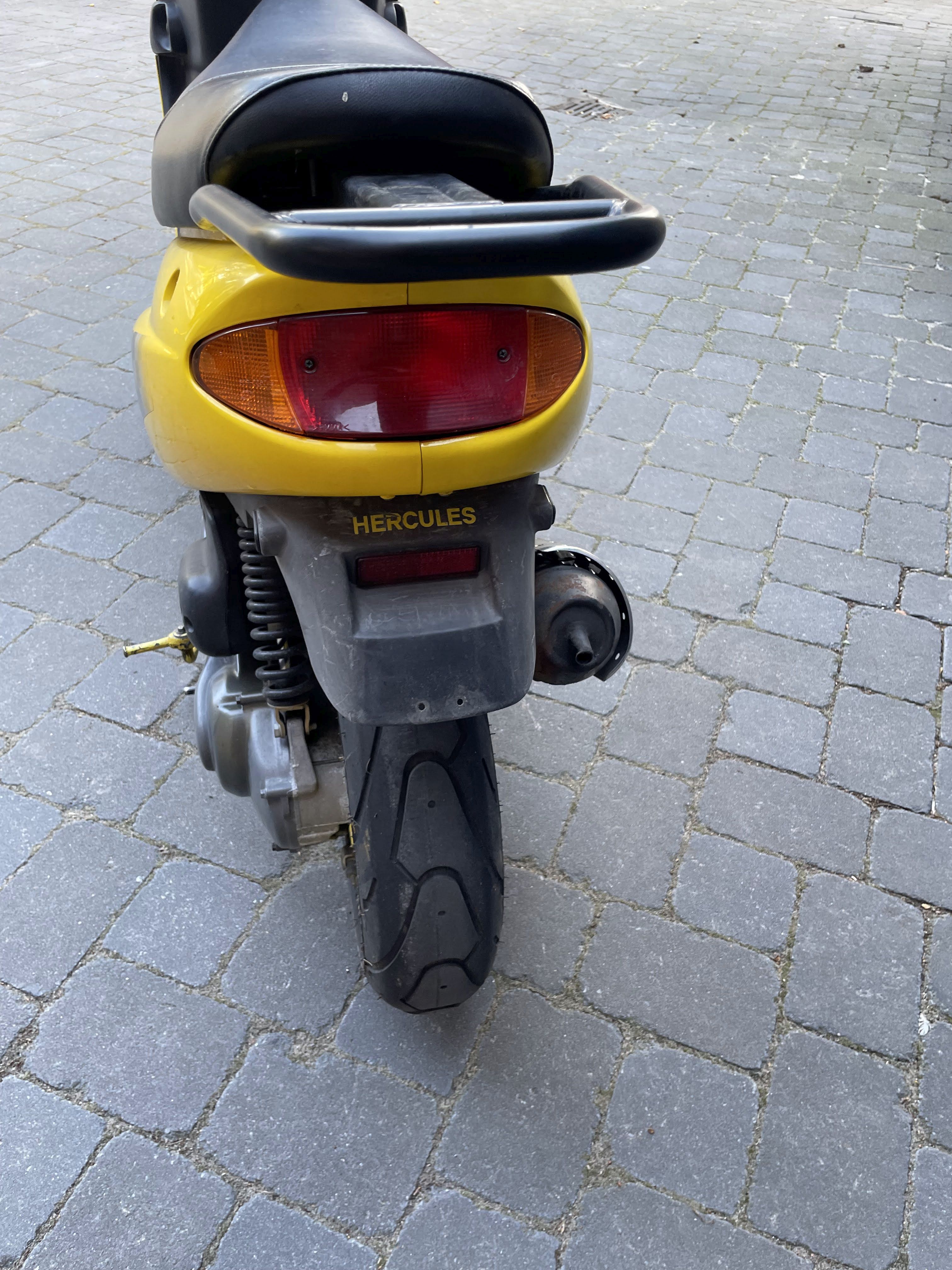 Hercules Splinter / Peugeot Speedake - Spritzschutz hi. Kennzeichenhalter (62-2)