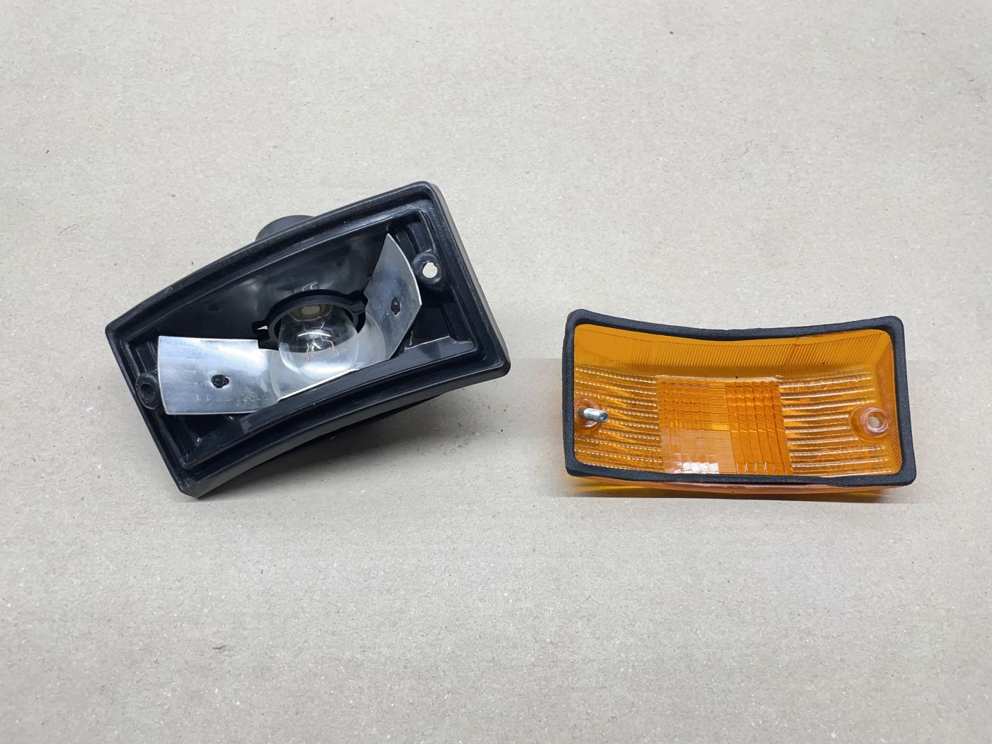 Vespa PX 80 125 150 200 - TRIOM Blinker vorne rechts flasher (105)