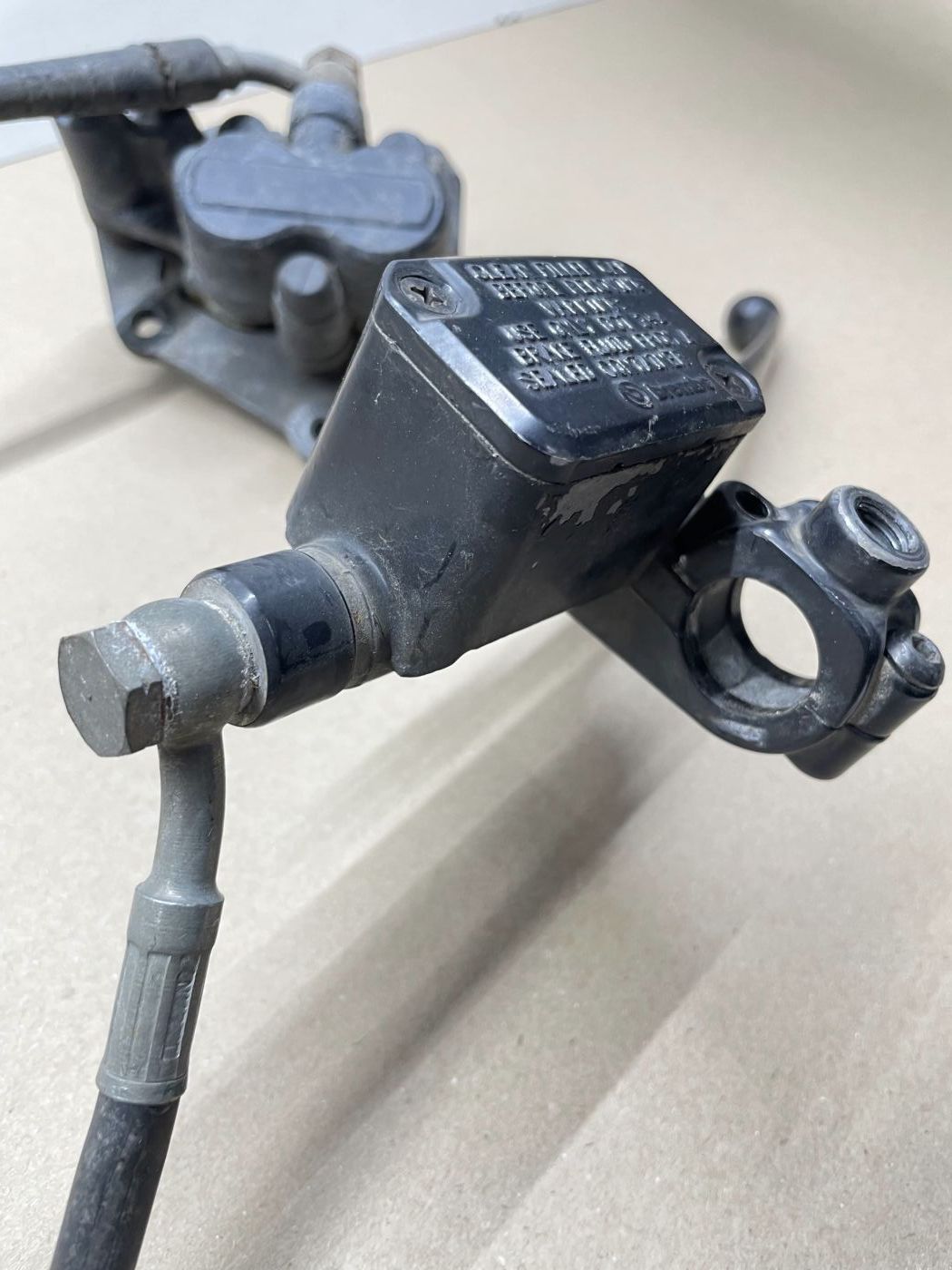 Piaggio Beverly 125 - Bremse vorne Bremspumpe Bremszange Bremszylinder (110)