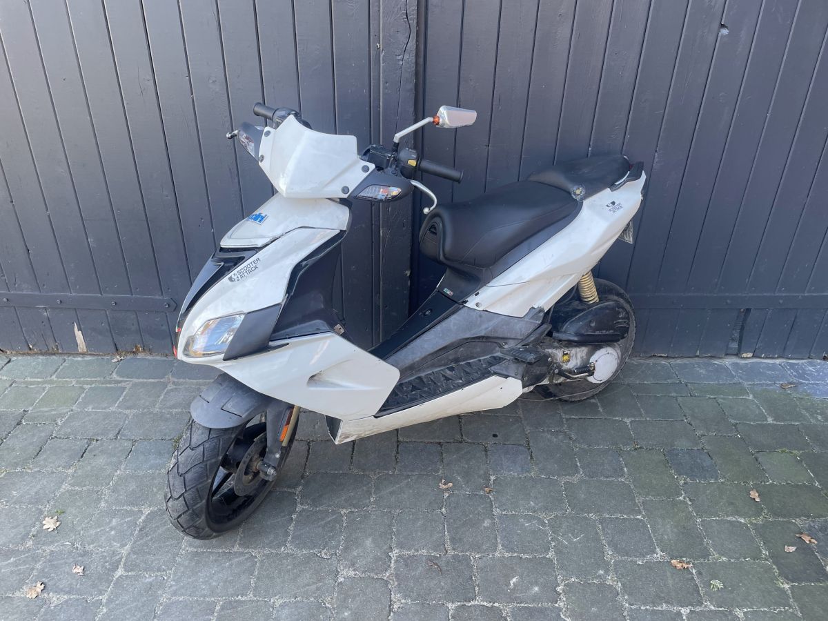 Aprilia SR50 R - Lenkerverkleidung vorne Abdeckung fairing (93)