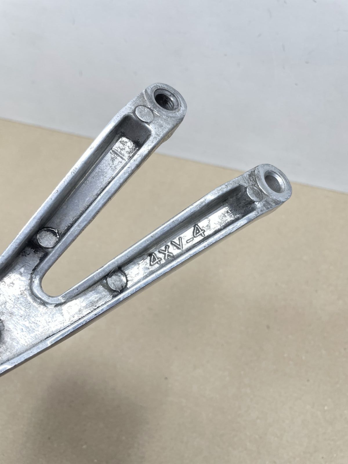 YAMAHA YZF R1 RN01 - Fußrastenanlage links Fußraste footrest (118-26)