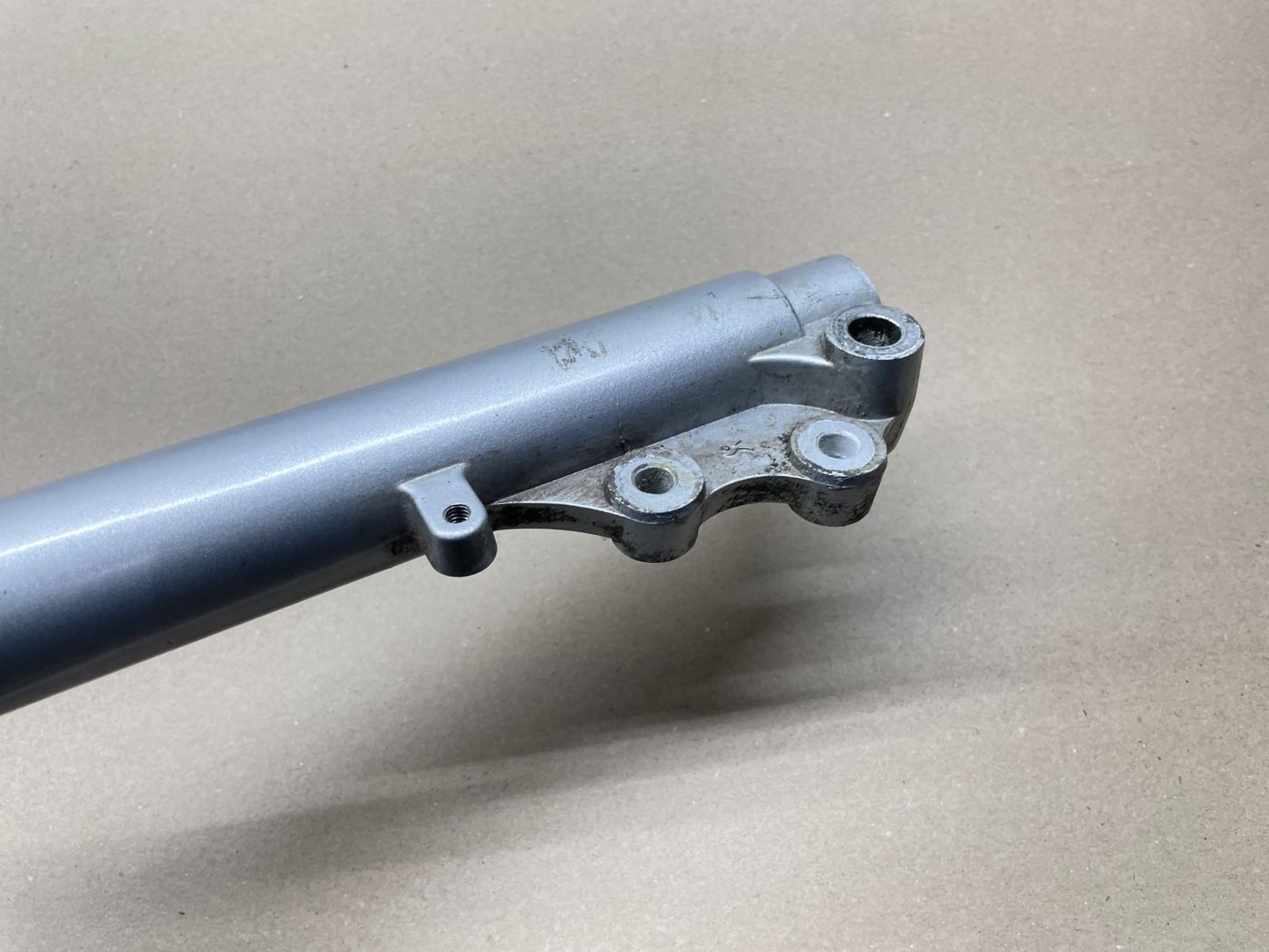 Longjia LJ125T-A Raptor - Gabelholm links Stoßdämpfer fork spar (109-2)
