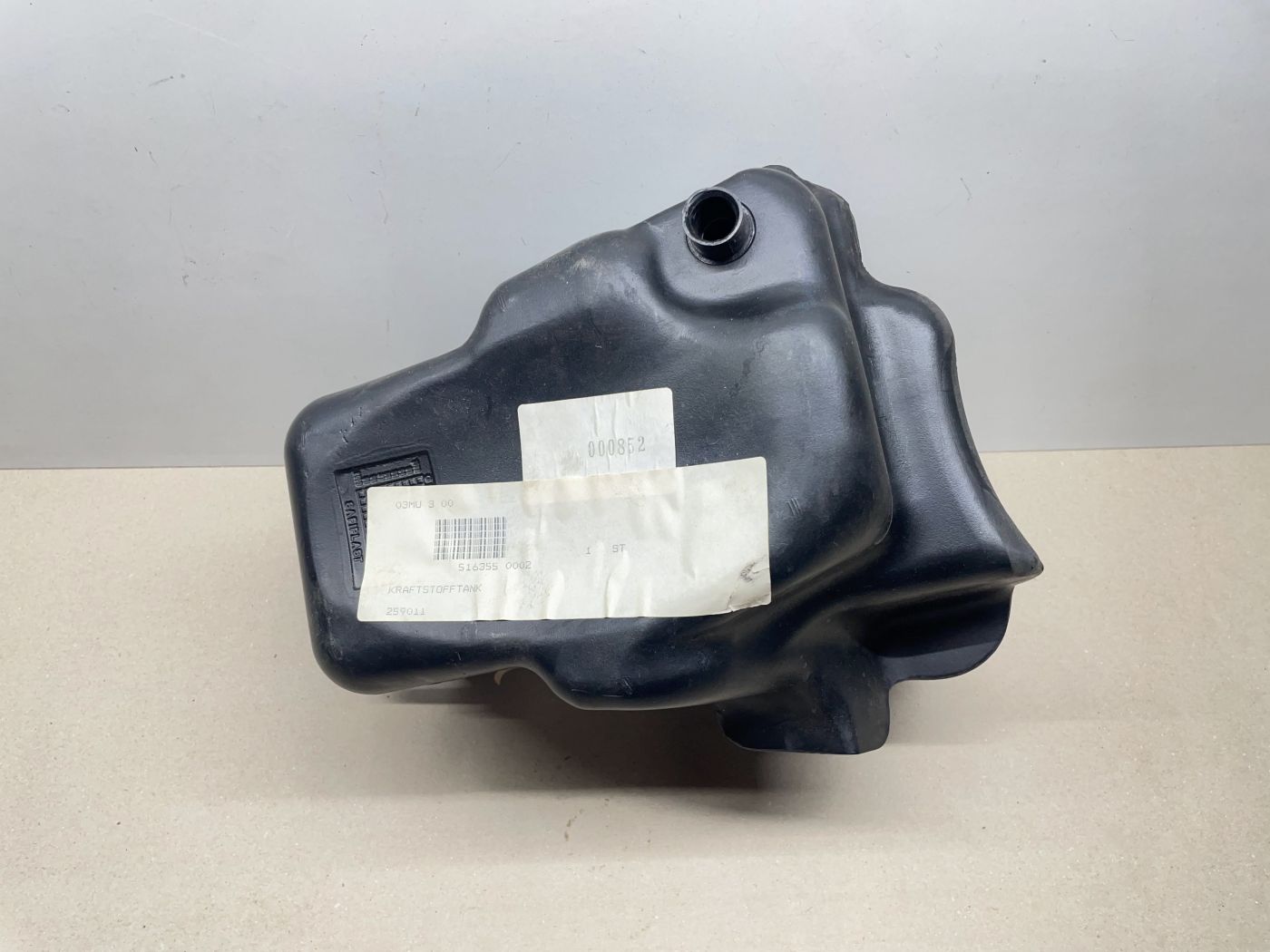 Piaggio Free - original Benzintank NOS NEU Kraftstofftank Tankdeckel (105)