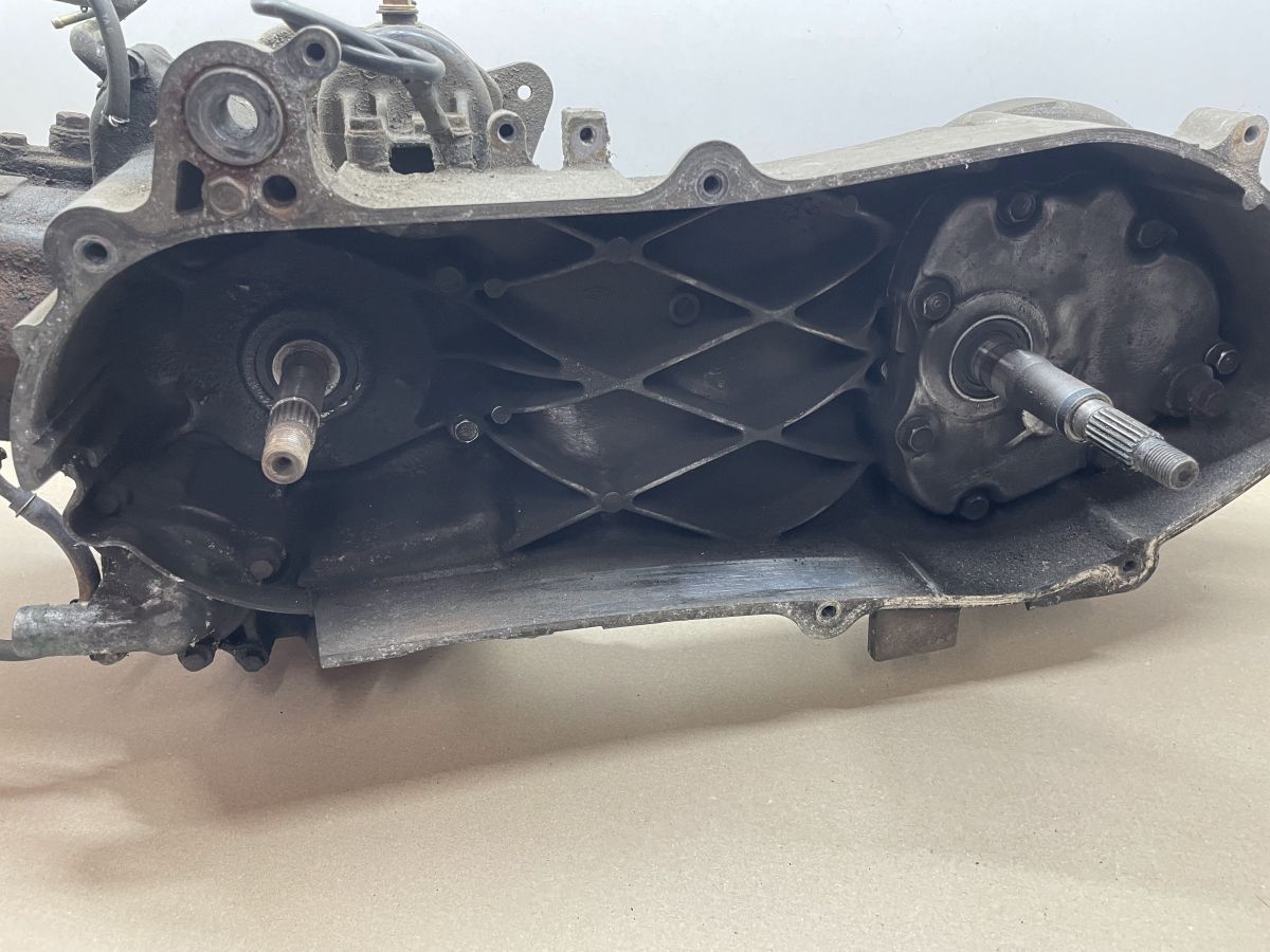 Piaggio X9 250 - Motorblock Kurbelwelle Getriebe Zylinder Anlasser engine (75)